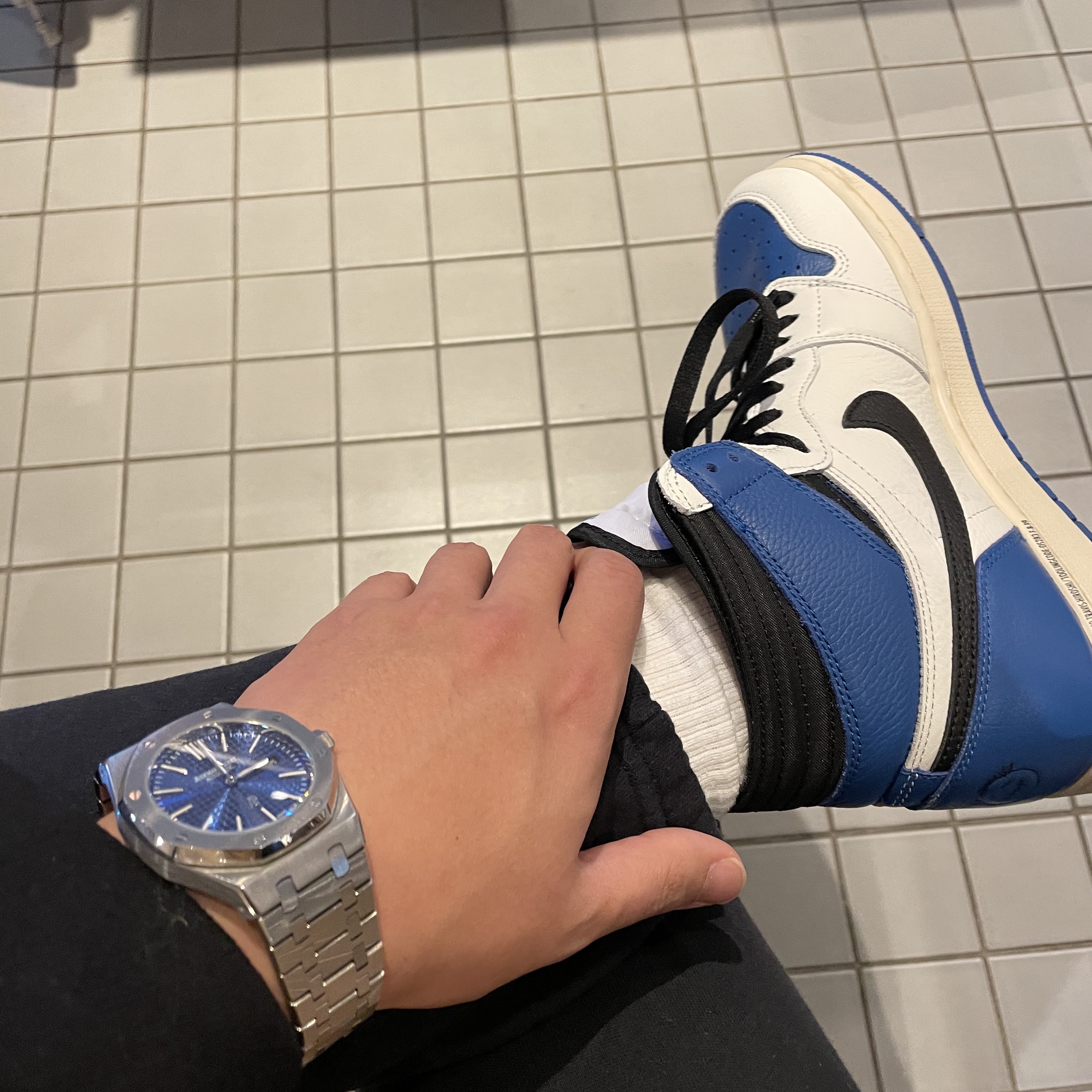 Jordan 1 x Travis Scott x Fragment Retro High OG SP Military Blue 착용 스타일