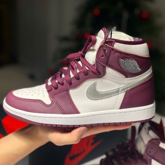 Jordan 1 Retro High OG Bordeaux 착용 스타일 - 4