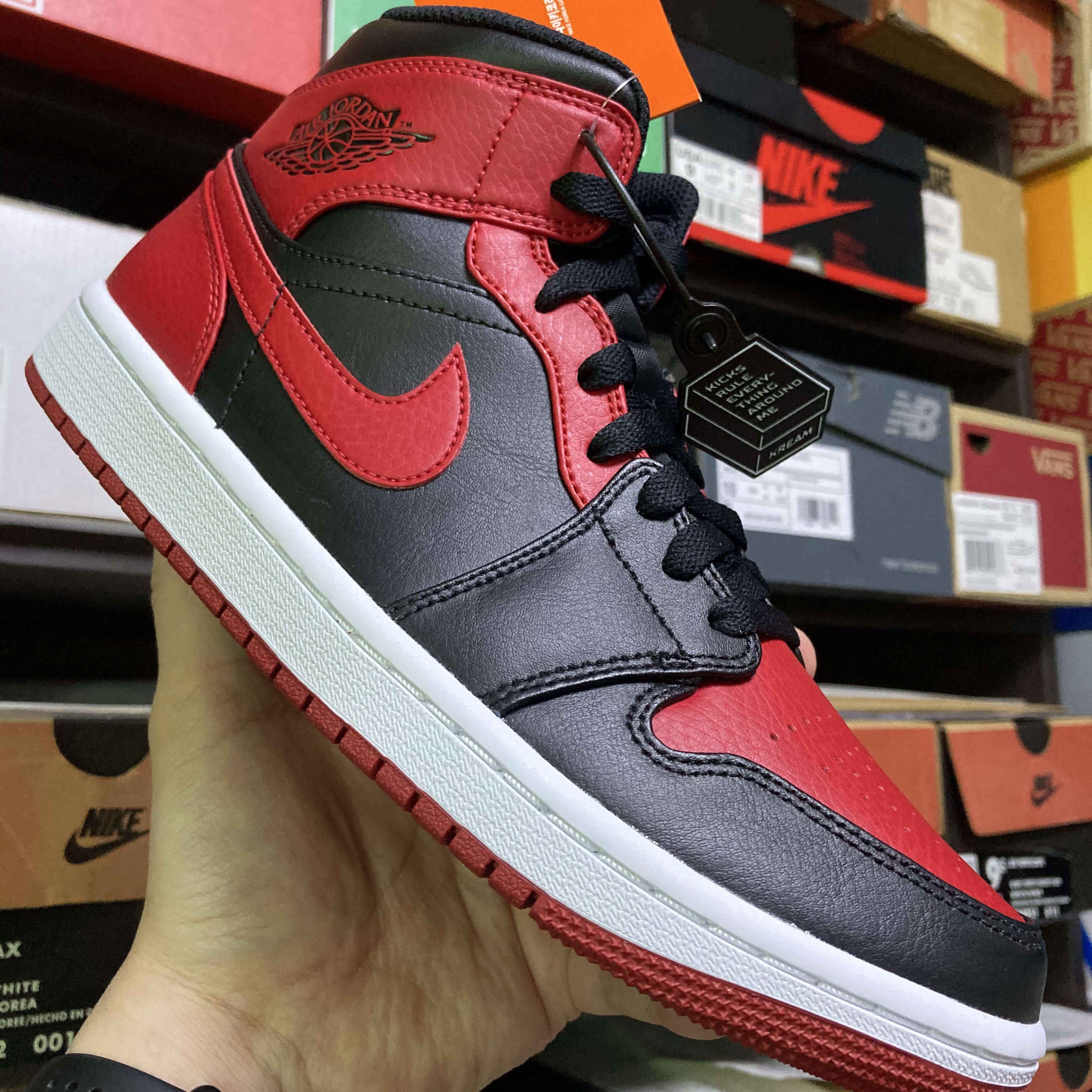 Jordan 1 Mid Bred Banned 2020 착용 스타일 - 1