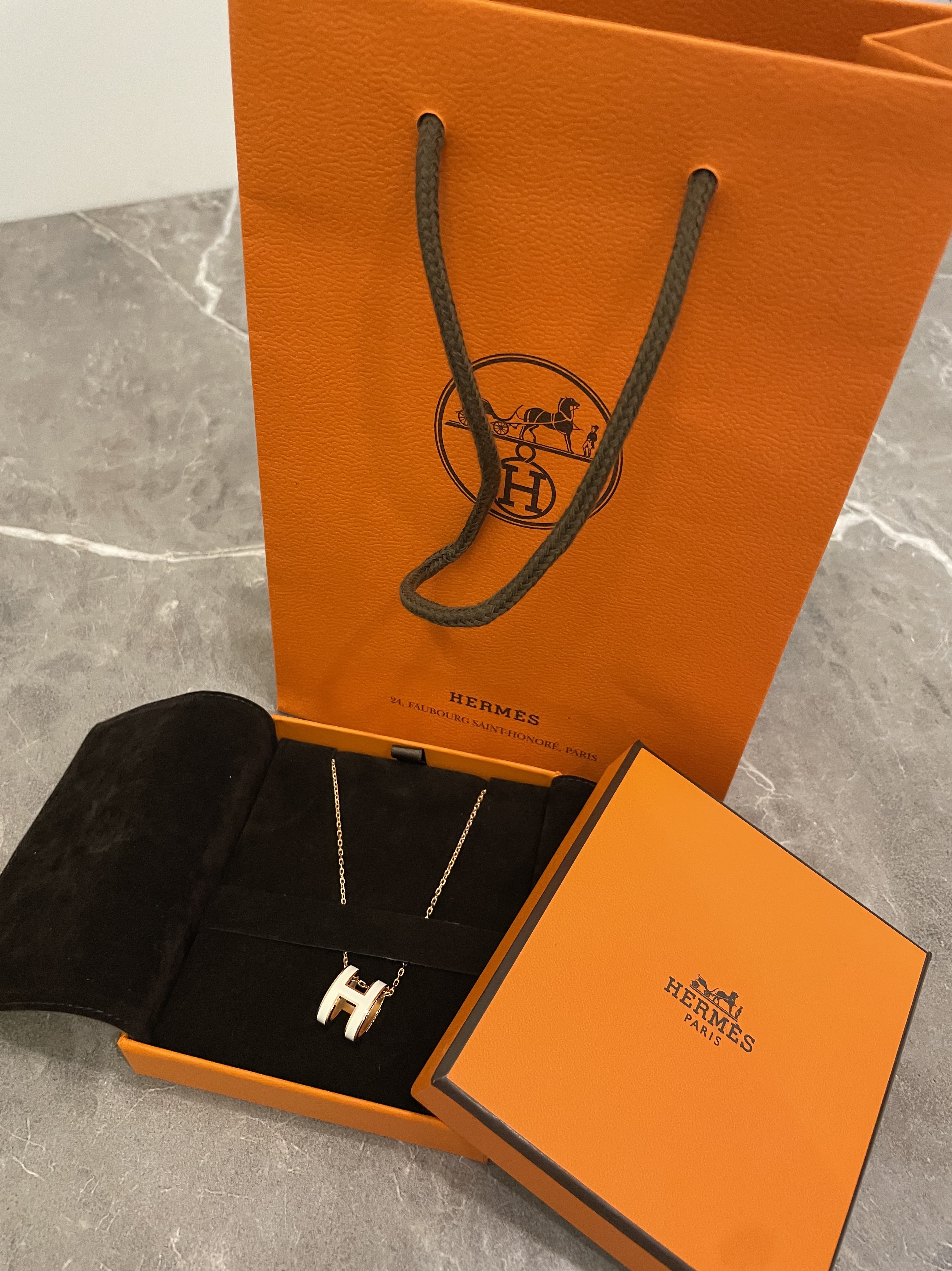 (W) Hermes Clic Clac H Bracelet Gold & Blanc 착용 스타일 - 3