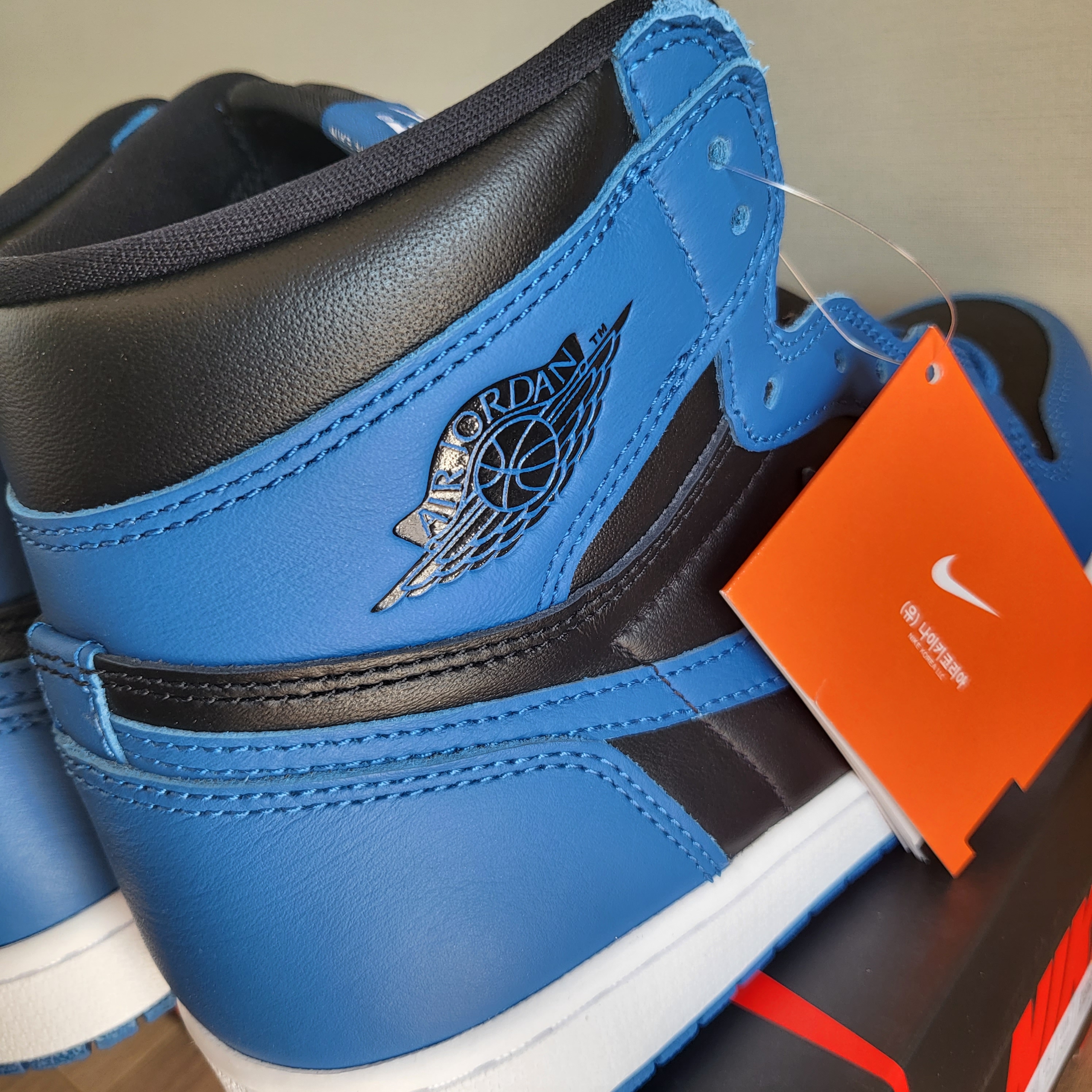 Jordan 1 Retro High OG Dark Marina Blue 착용 스타일 - 1