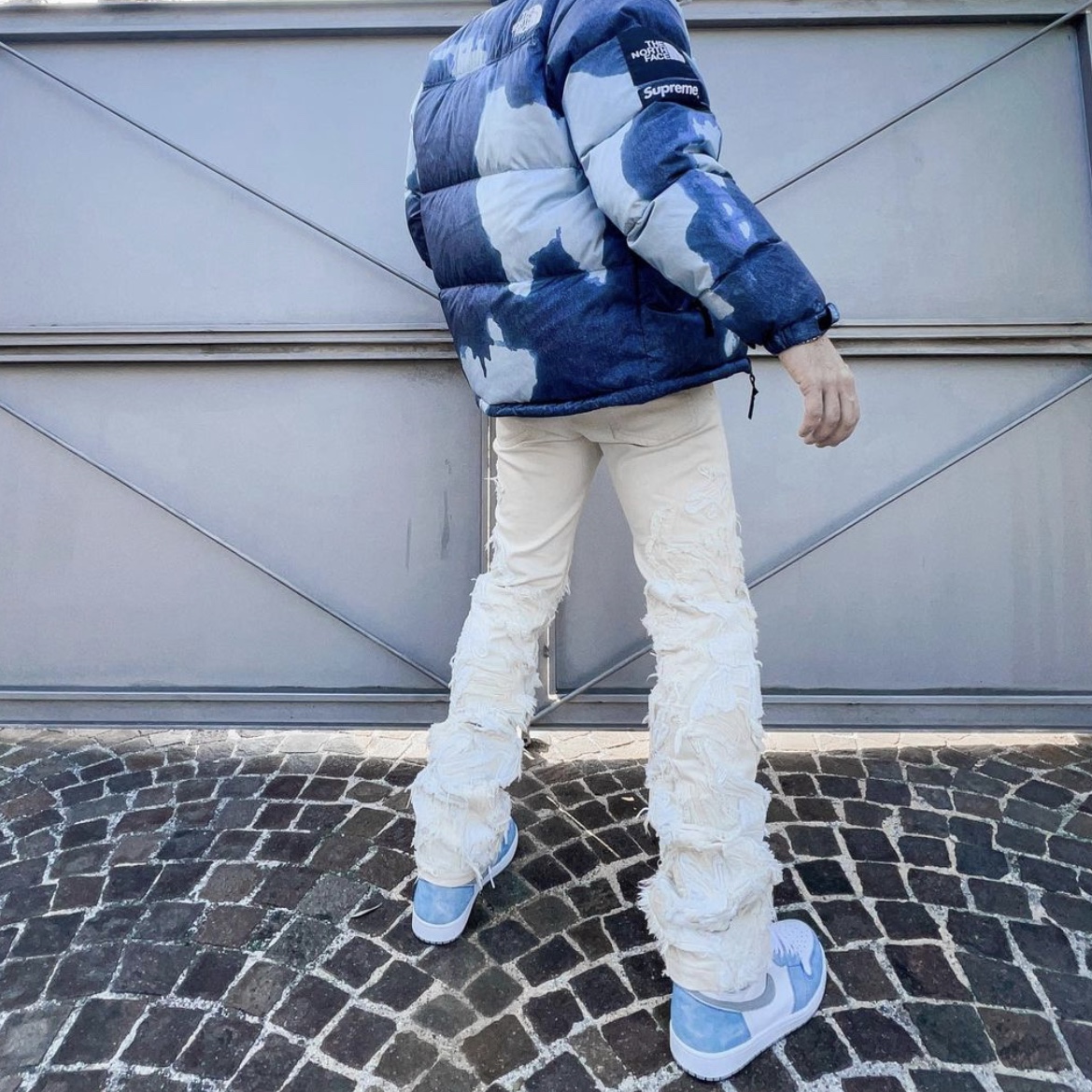 Supreme x The North Face Bleached Denim Print Nuptse Jacket Indigo - 21FW 착용 스타일