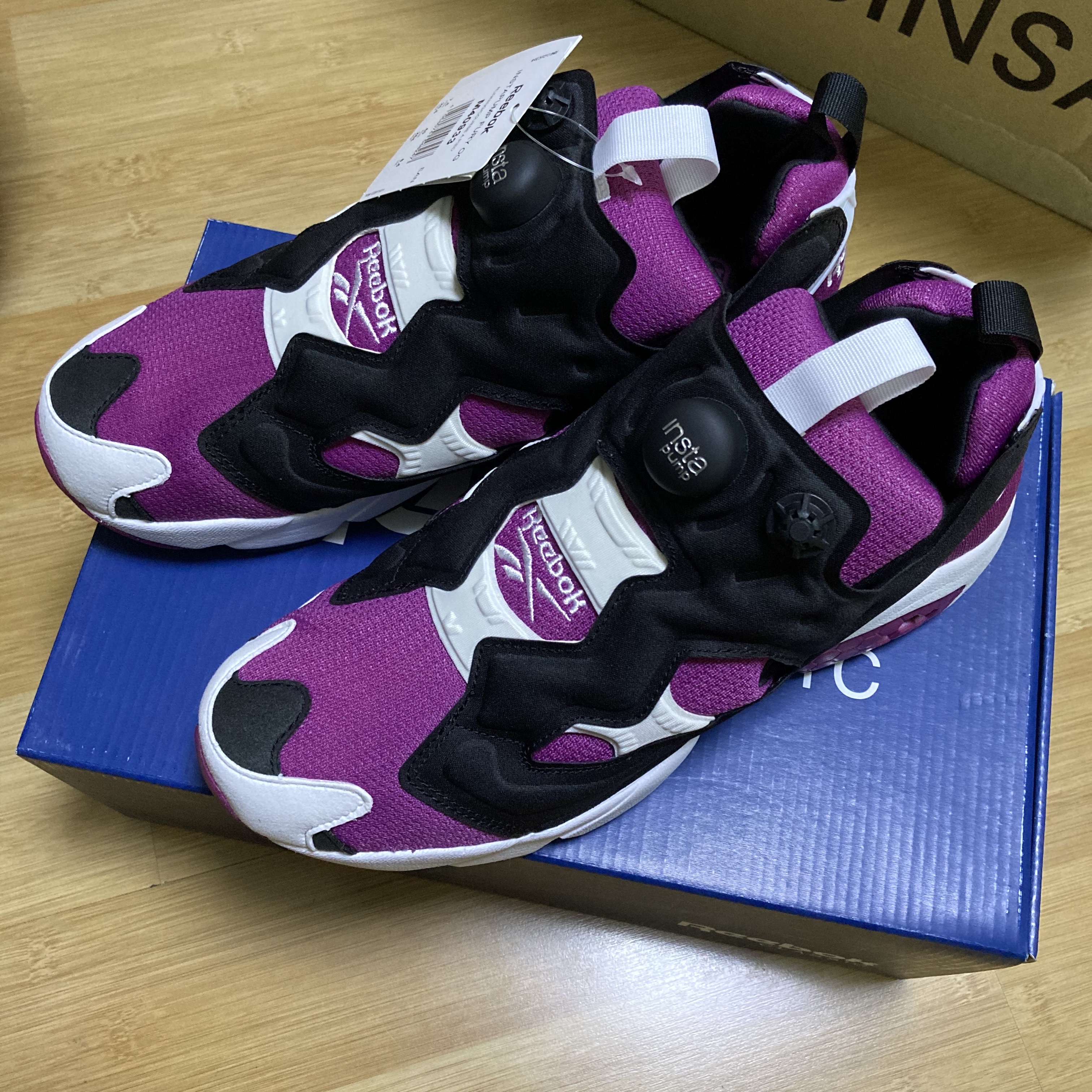 Reebok Instapump Fury OG Brazen Berry 착용 스타일 - 2