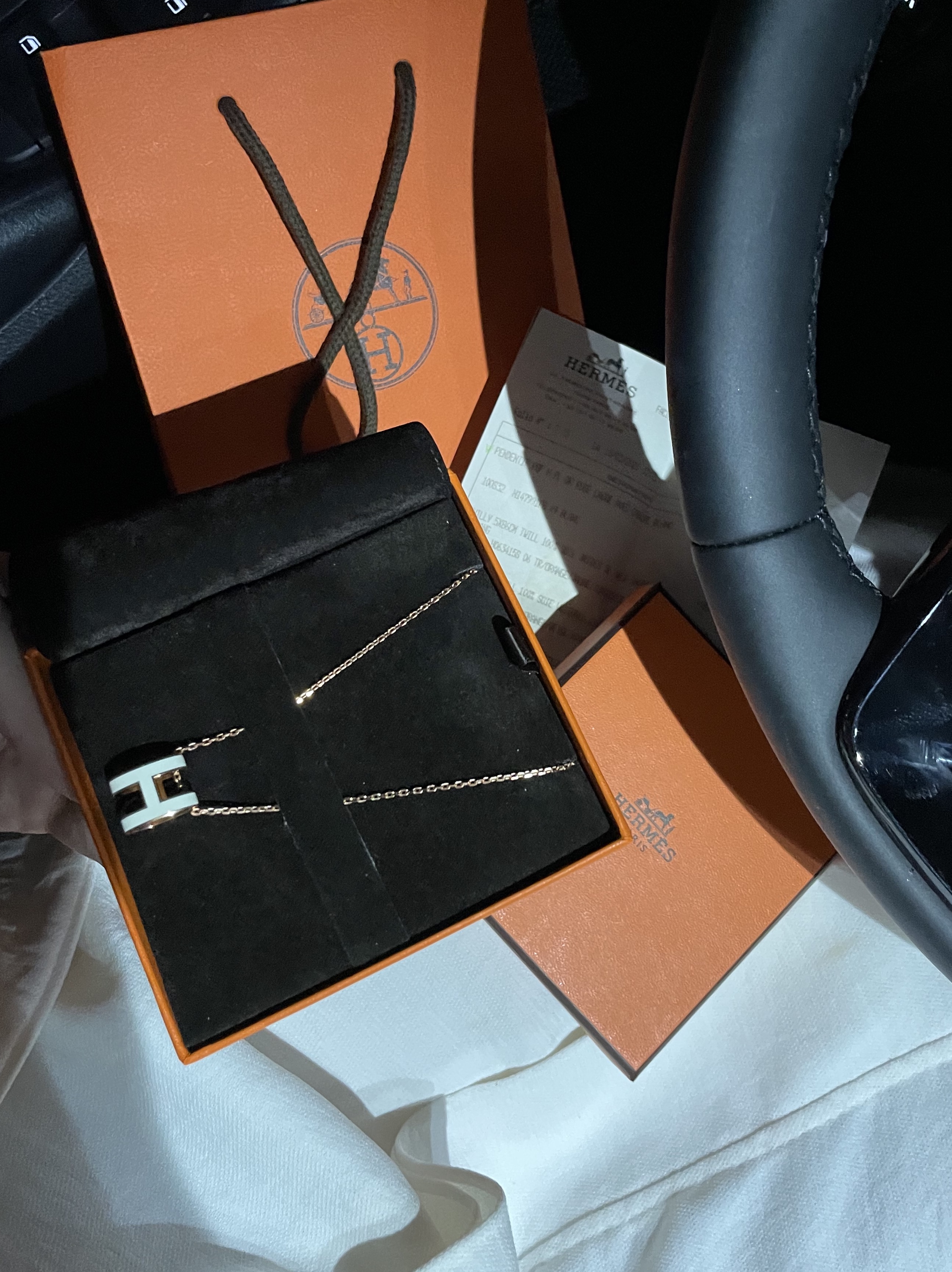 (W) Hermes Clic Clac H Bracelet Gold & Blanc 착용 스타일 - 1