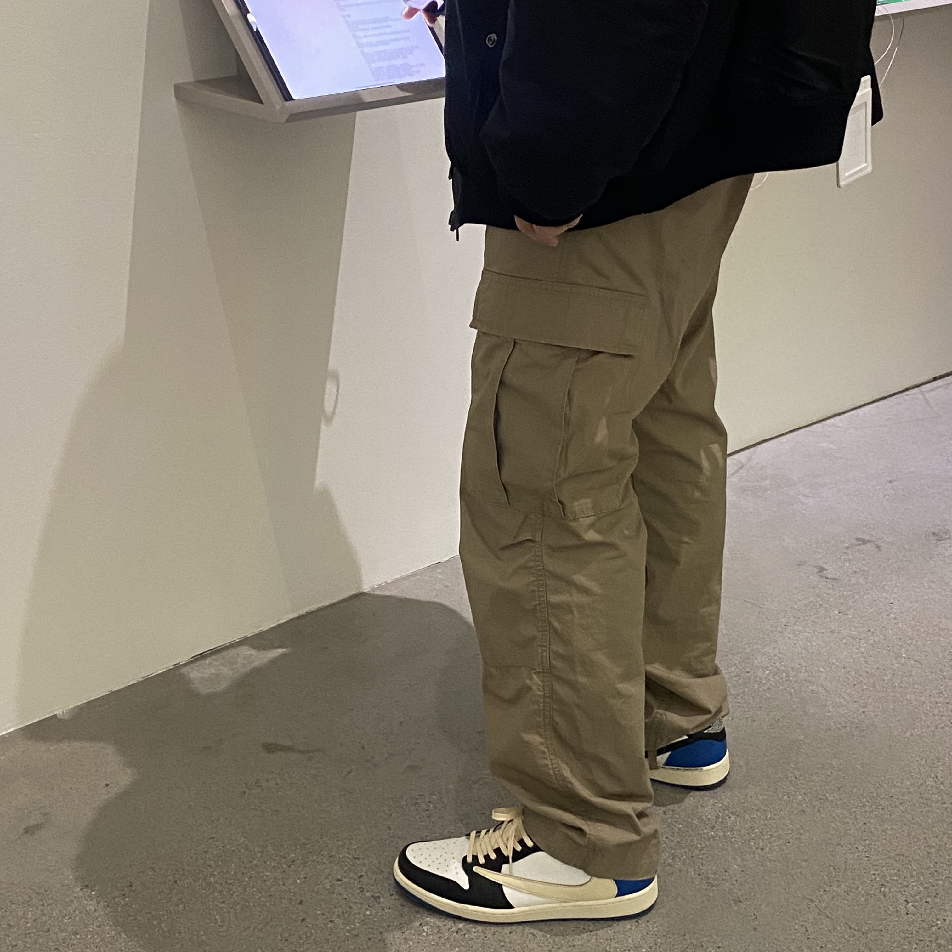 Jordan 1 x Travis Scott x Fragment Retro Low OG SP Military Blue 착용 스타일 - 2