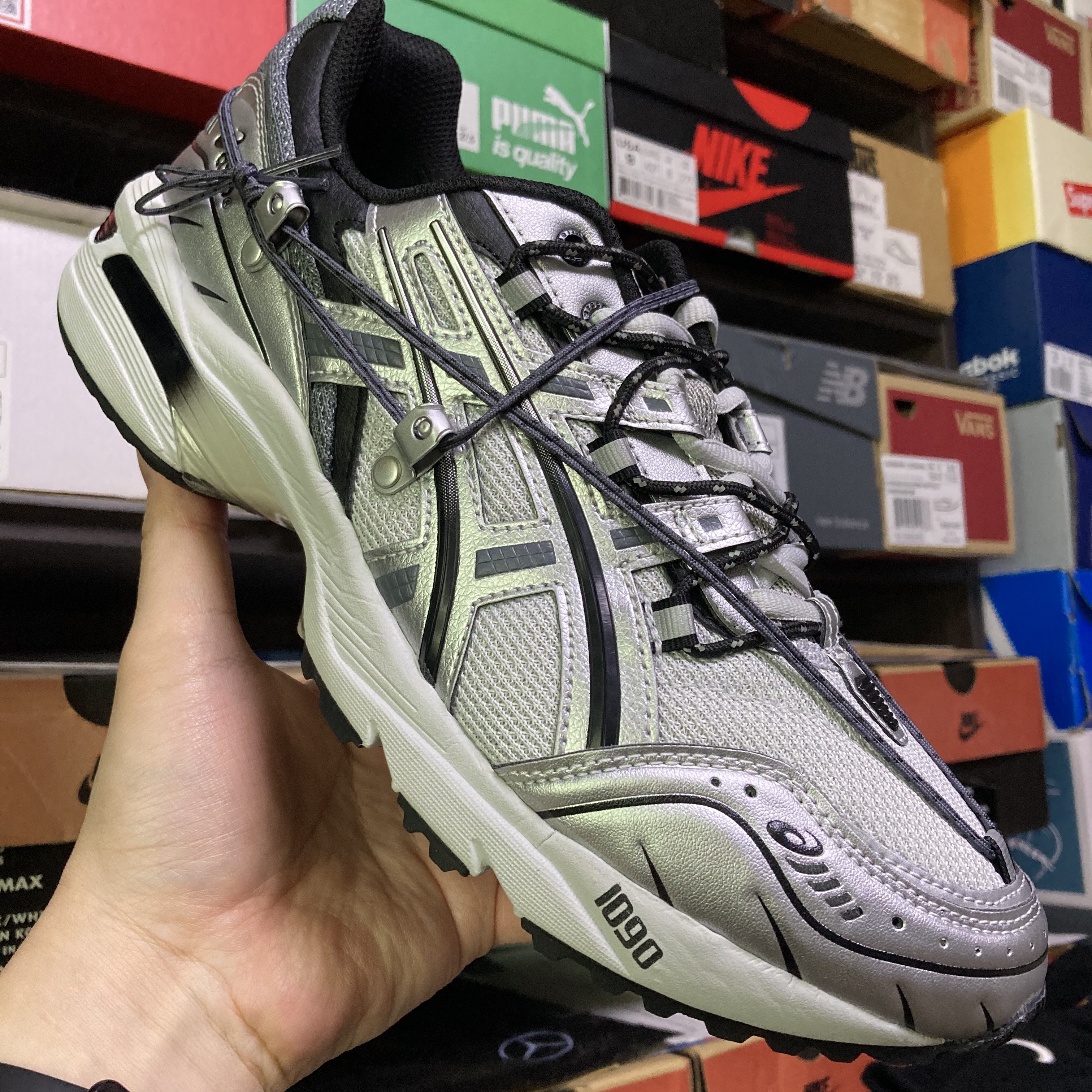 Asics x Andersson Bell Gel-1090 Glacier Grey Silver 착용 스타일 - 1