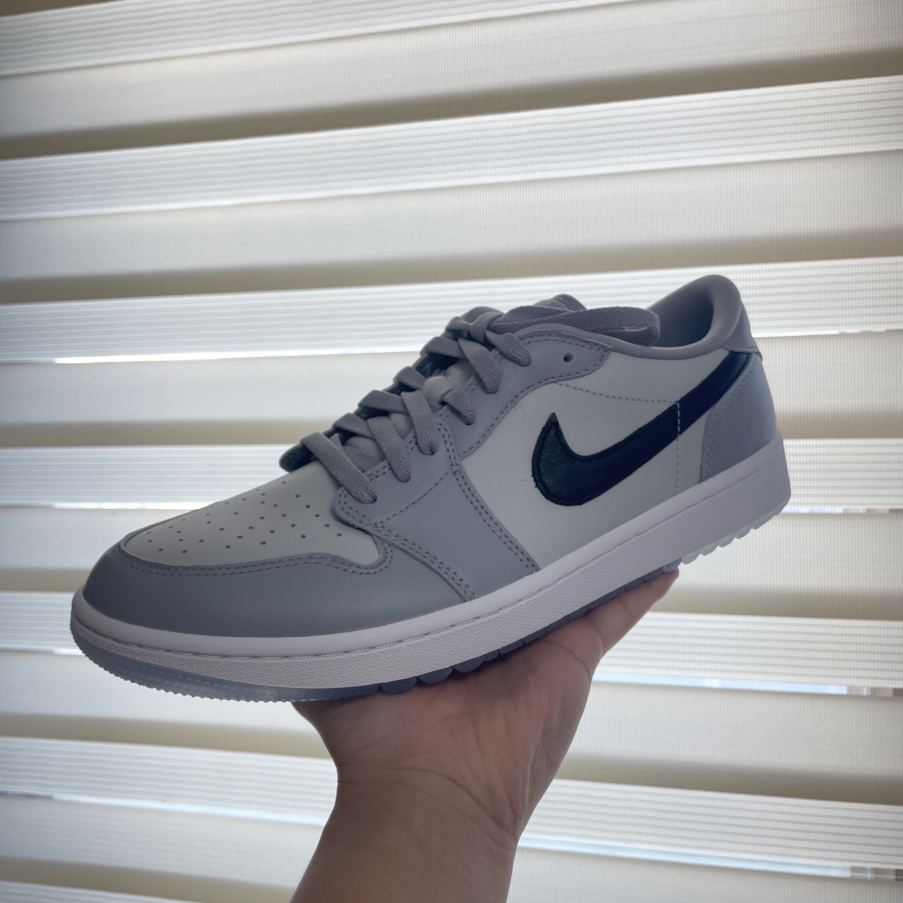 Jordan 1 Low Golf Wolf Grey 착용 스타일 - 1