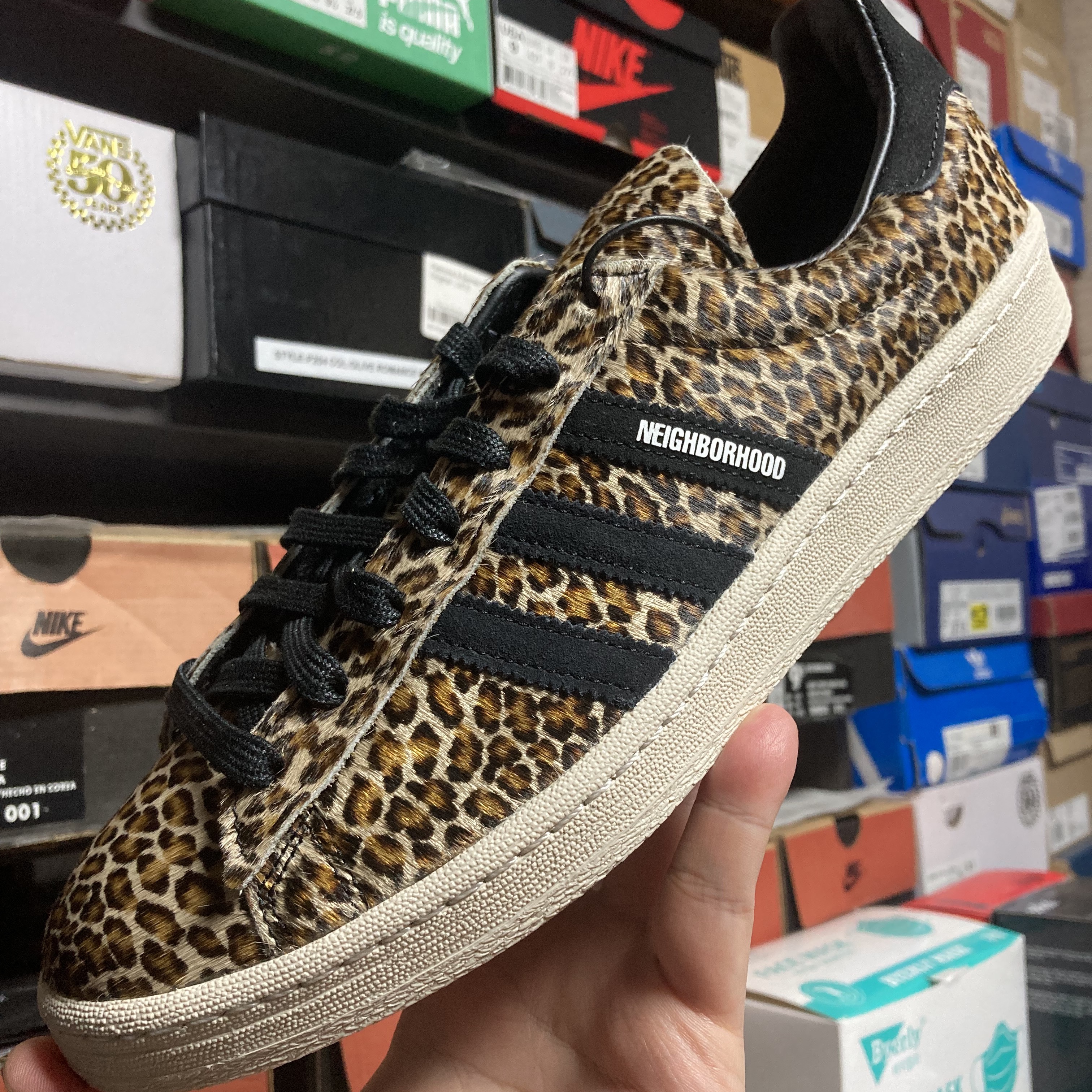 Adidas x END. x Neighborhood Campus Leopard Black 착용 스타일 - 2