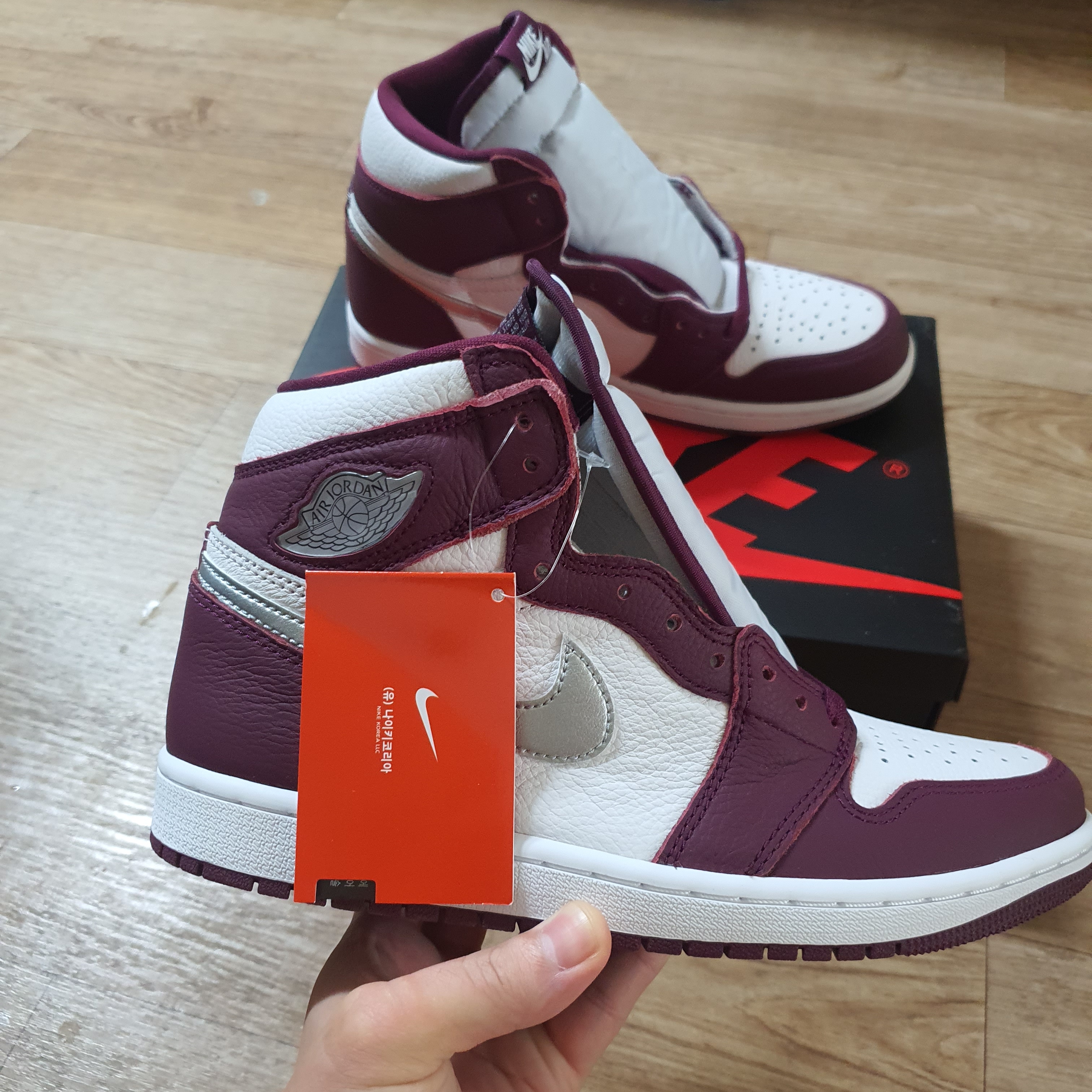 Jordan 1 Retro High OG Bordeaux 착용 스타일 - 2