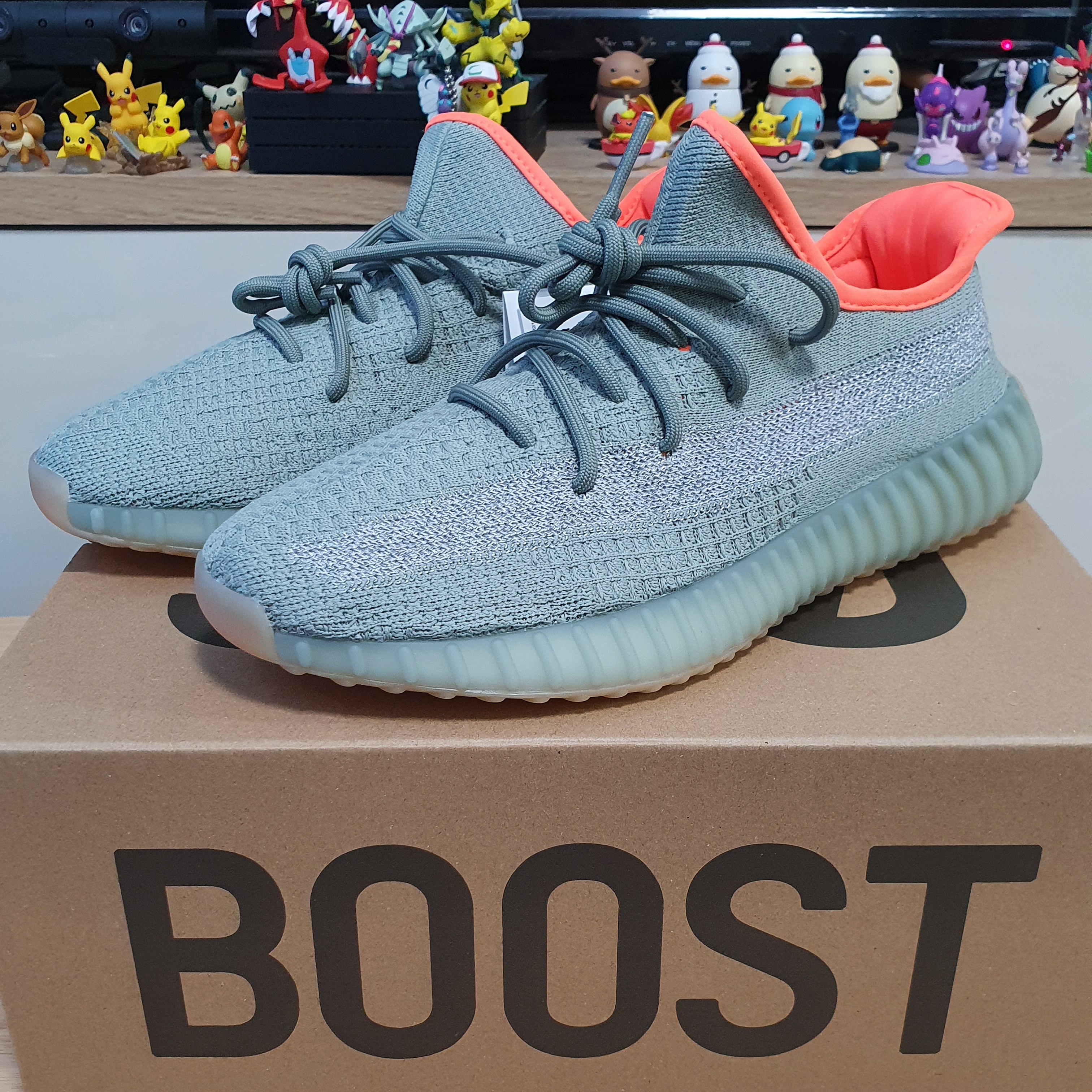 Adidas Yeezy Boost 350 V2 Desert Sage 착용 스타일 - 1