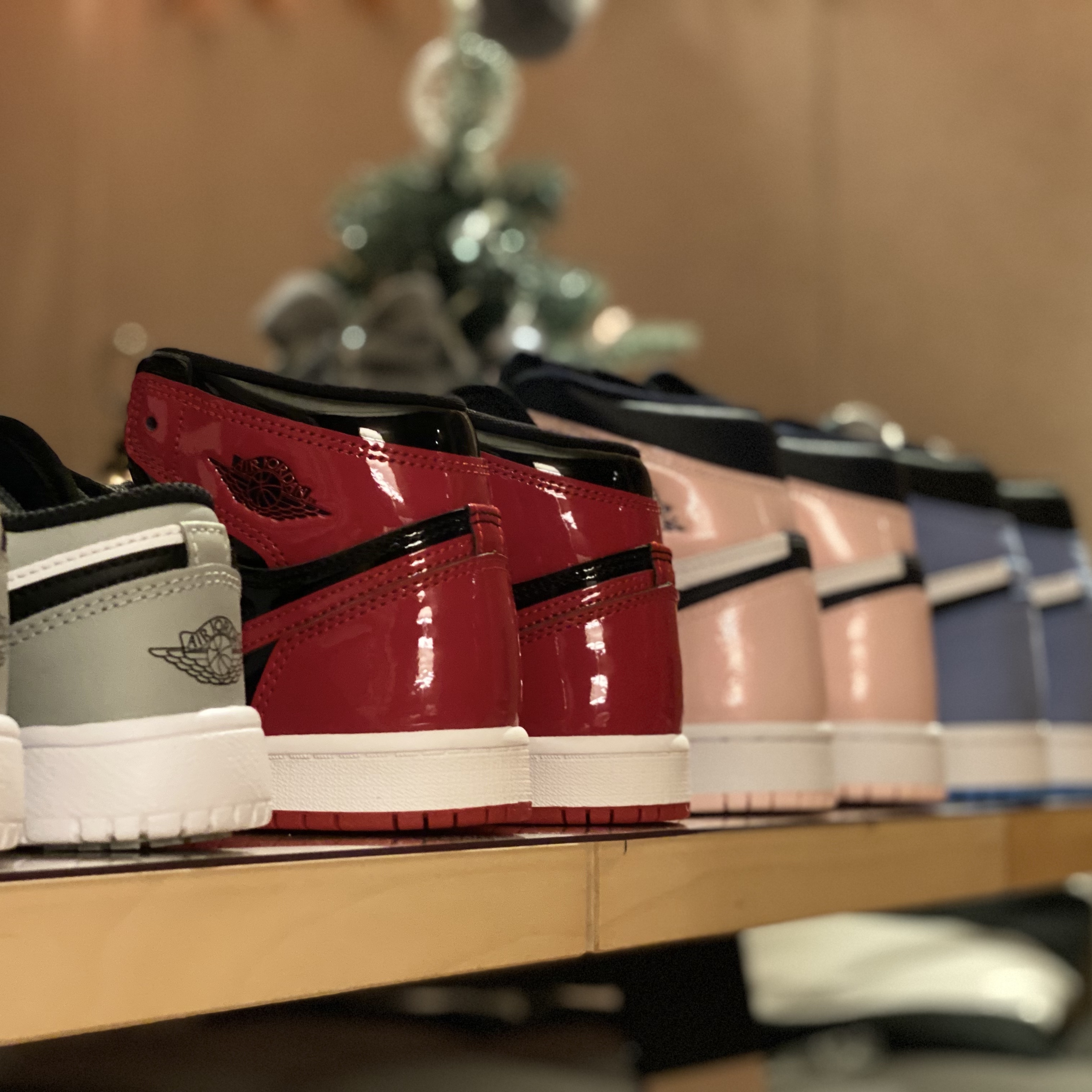 (PS) Jordan 1 Low Alt Light Smoke Grey Black, (PS) Jordan 1 Retro High OG Patent Bred 착용 스타일