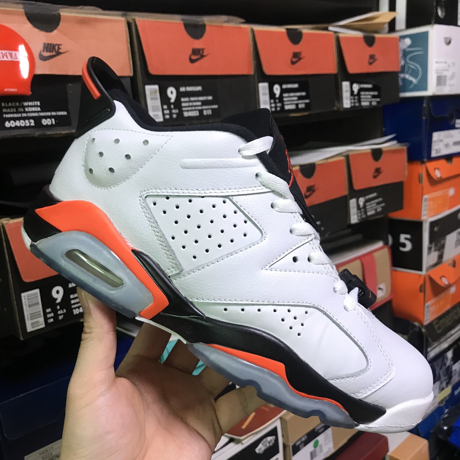 Jordan 6 Retro Low Infrared White 착용 스타일 - 2