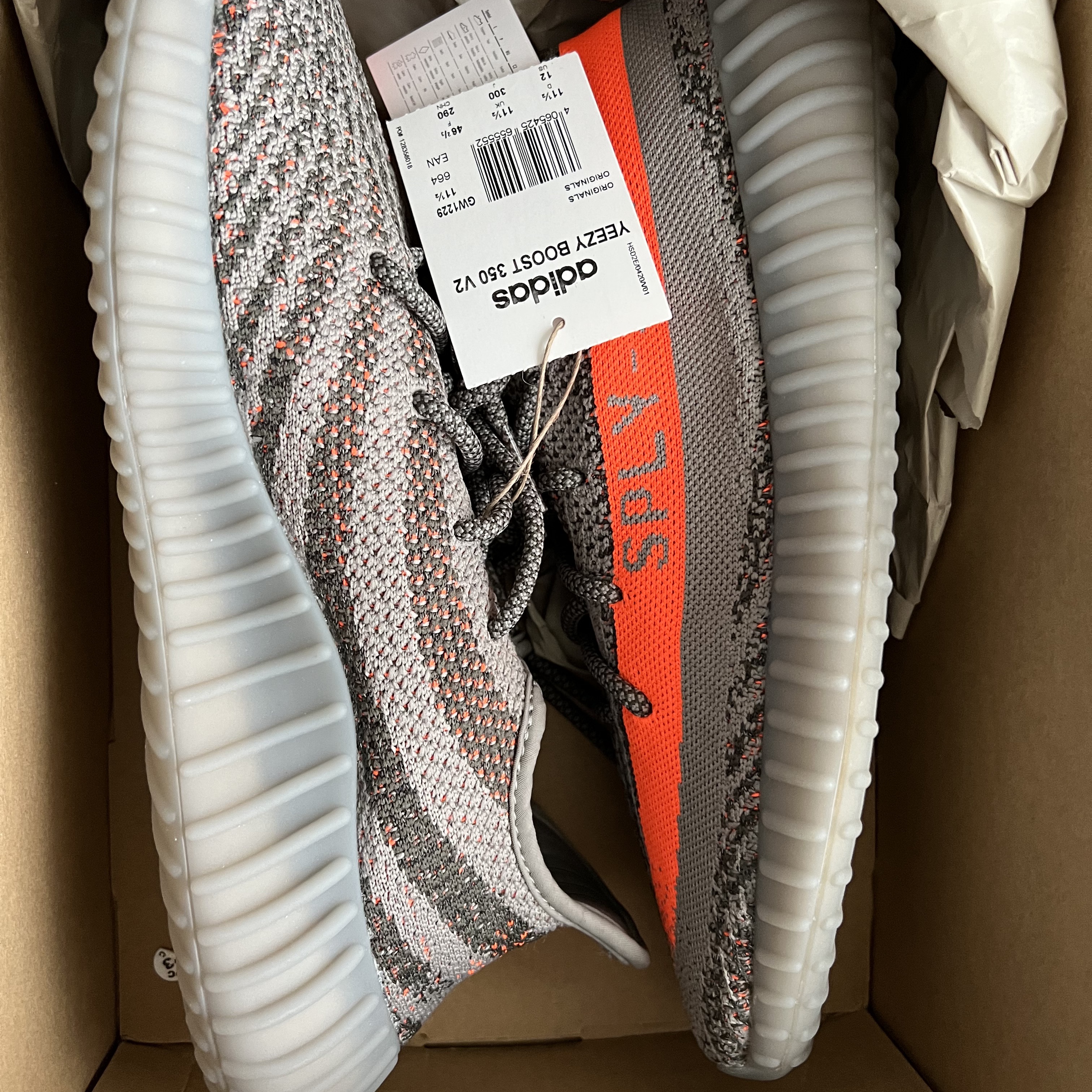 Adidas Yeezy Boost 350 V2 Beluga - Reflective 착용 스타일