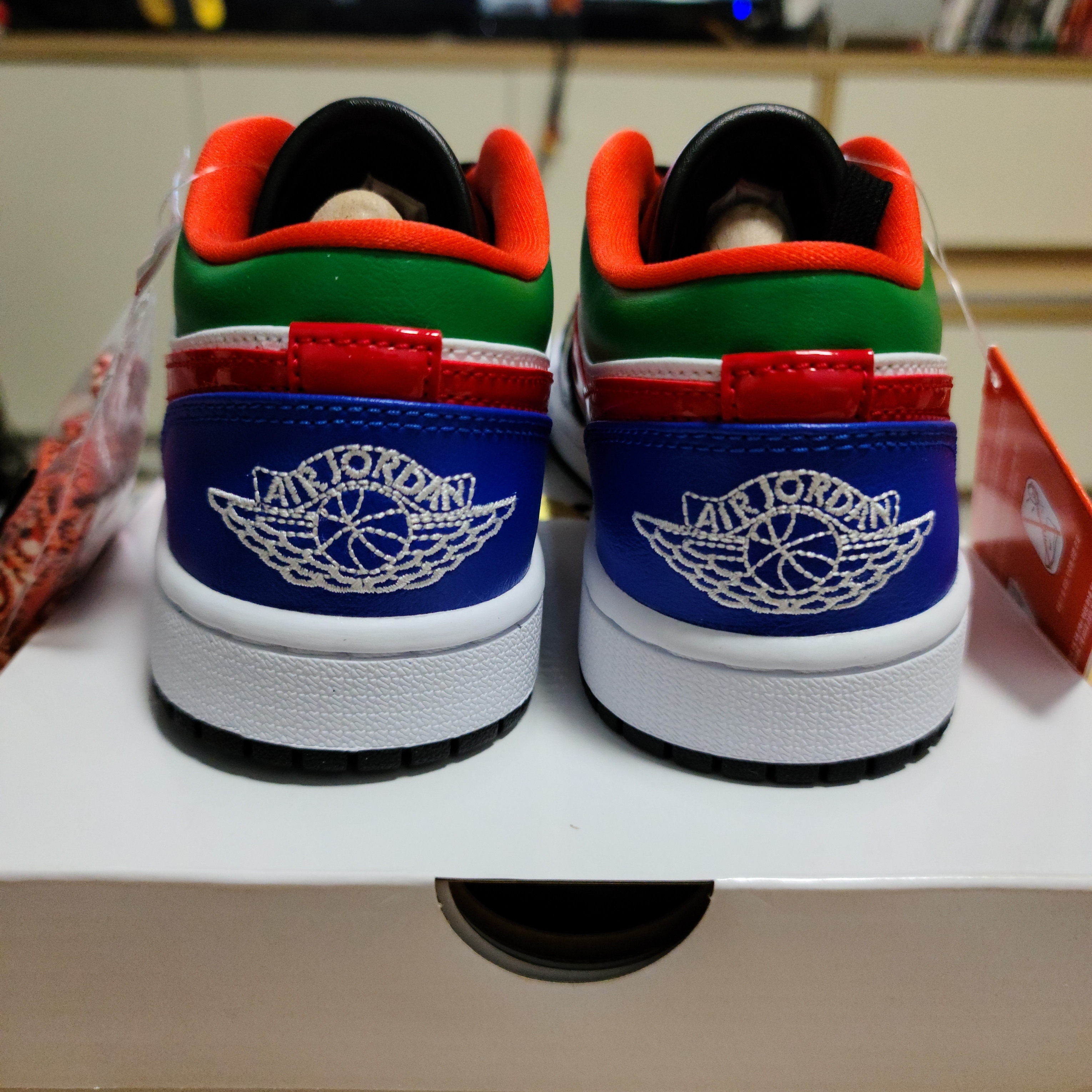 (W) Jordan 1 Low SE Multi-Color Black Toe 착용 스타일 - 2