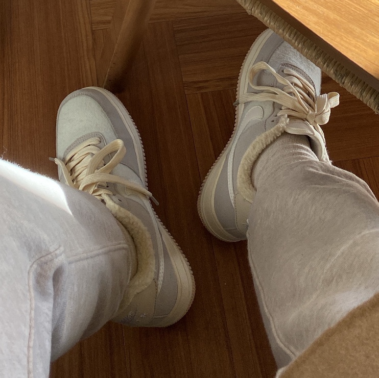 (W) Nike Air Force 1 '07 LV8 Photon Dust Cashmere 착용 스타일