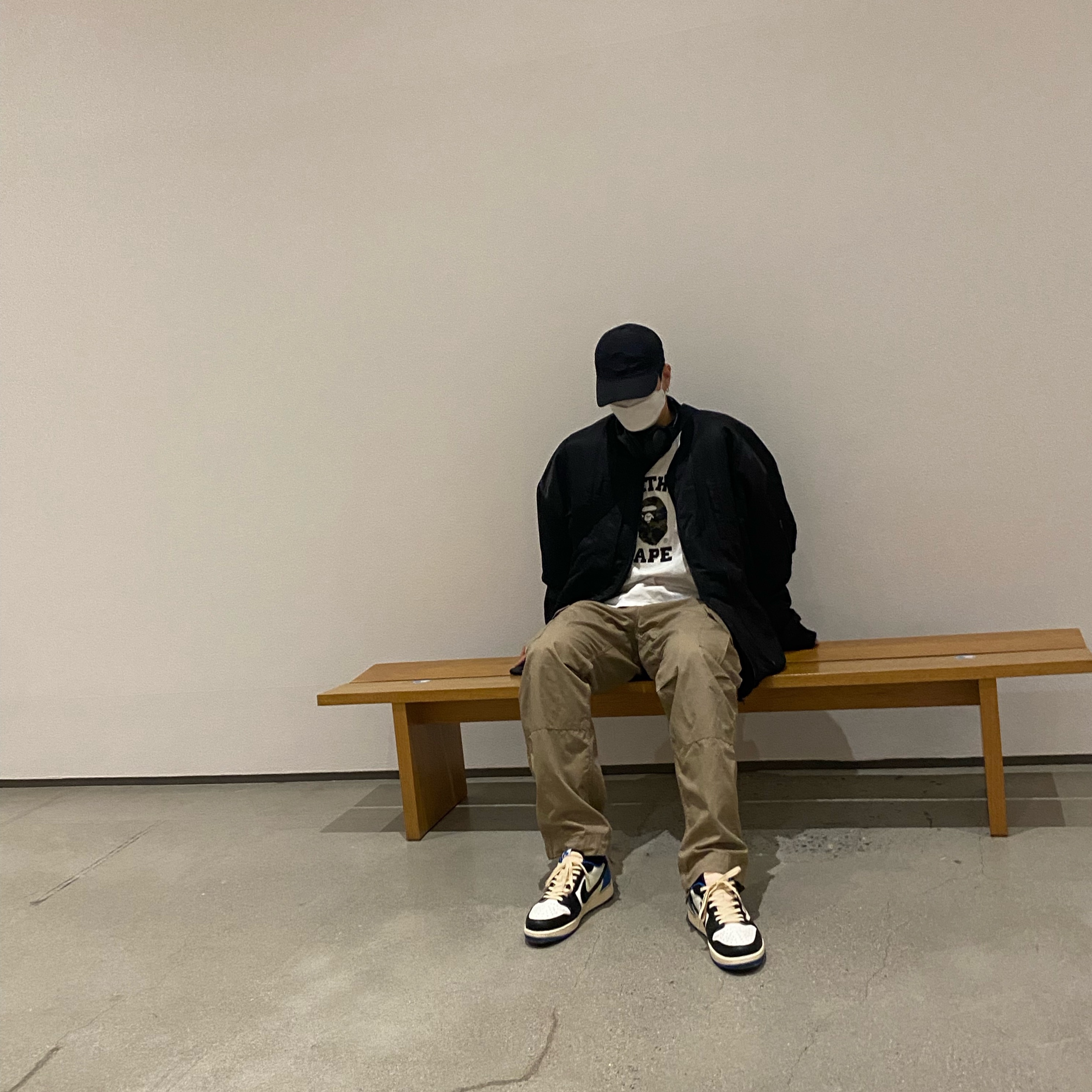 Jordan 1 x Travis Scott x Fragment Retro Low OG SP Military Blue 착용 스타일 - 3