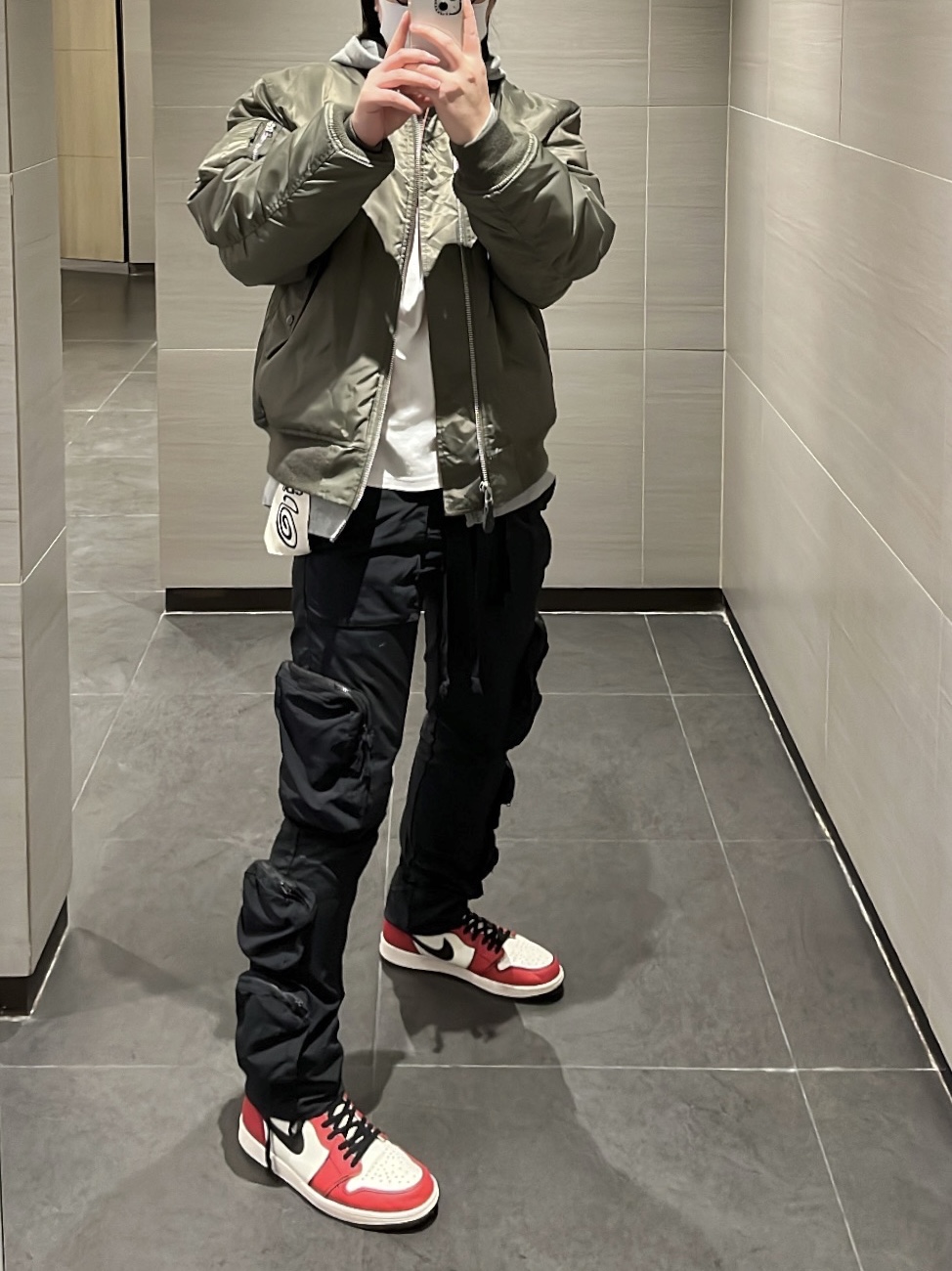 Jordan 1 Retro High OG Defiant SB LA to Chicago, Stussy x CDG MA-1 Jacket Olive 착용 스타일