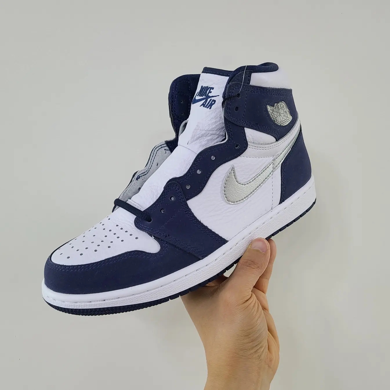 Jordan 1 Retro High OG CO.JP Midnight Navy 착용 스타일 - 1
