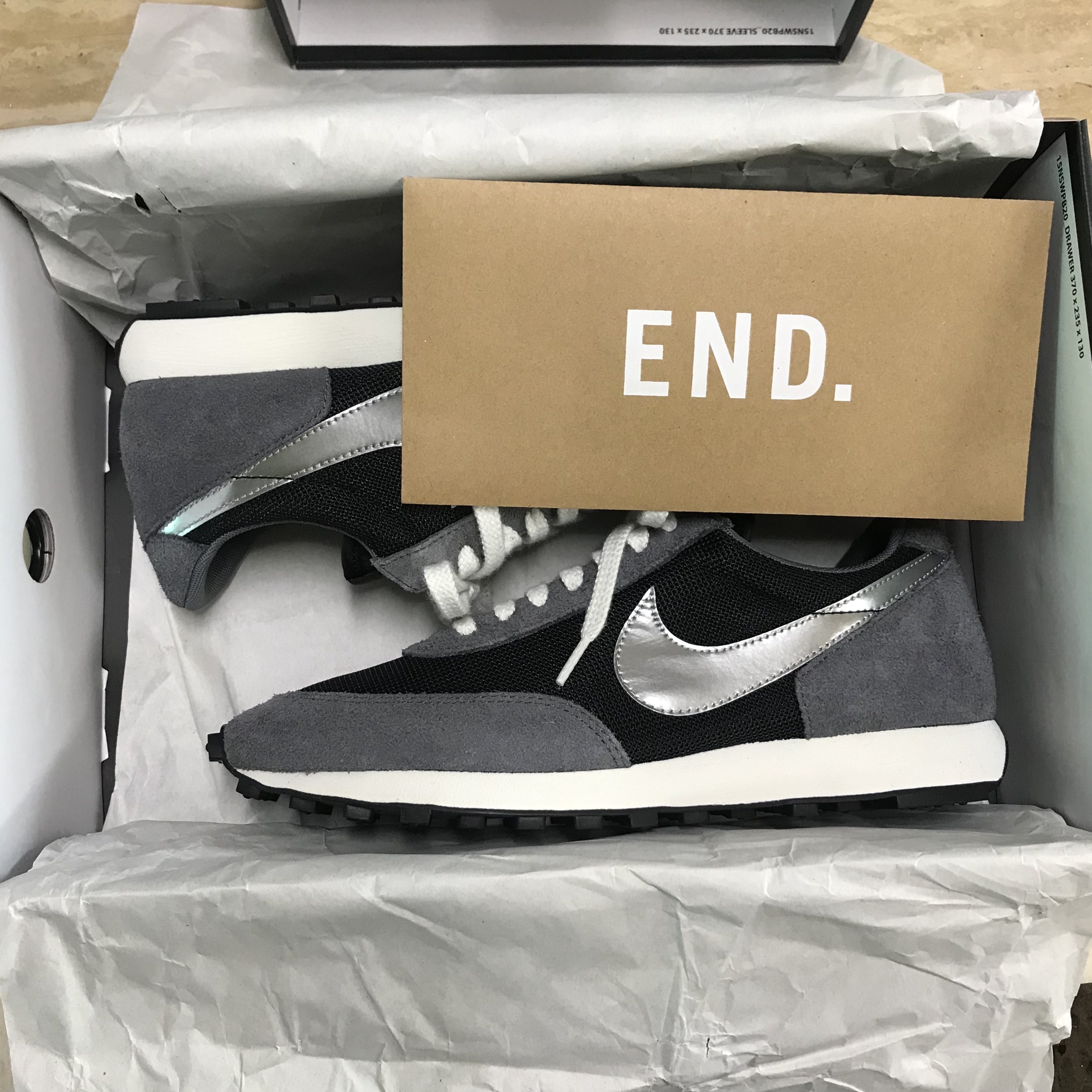 Nike Daybreak SP Black Metallic Silver 착용 스타일 - 2