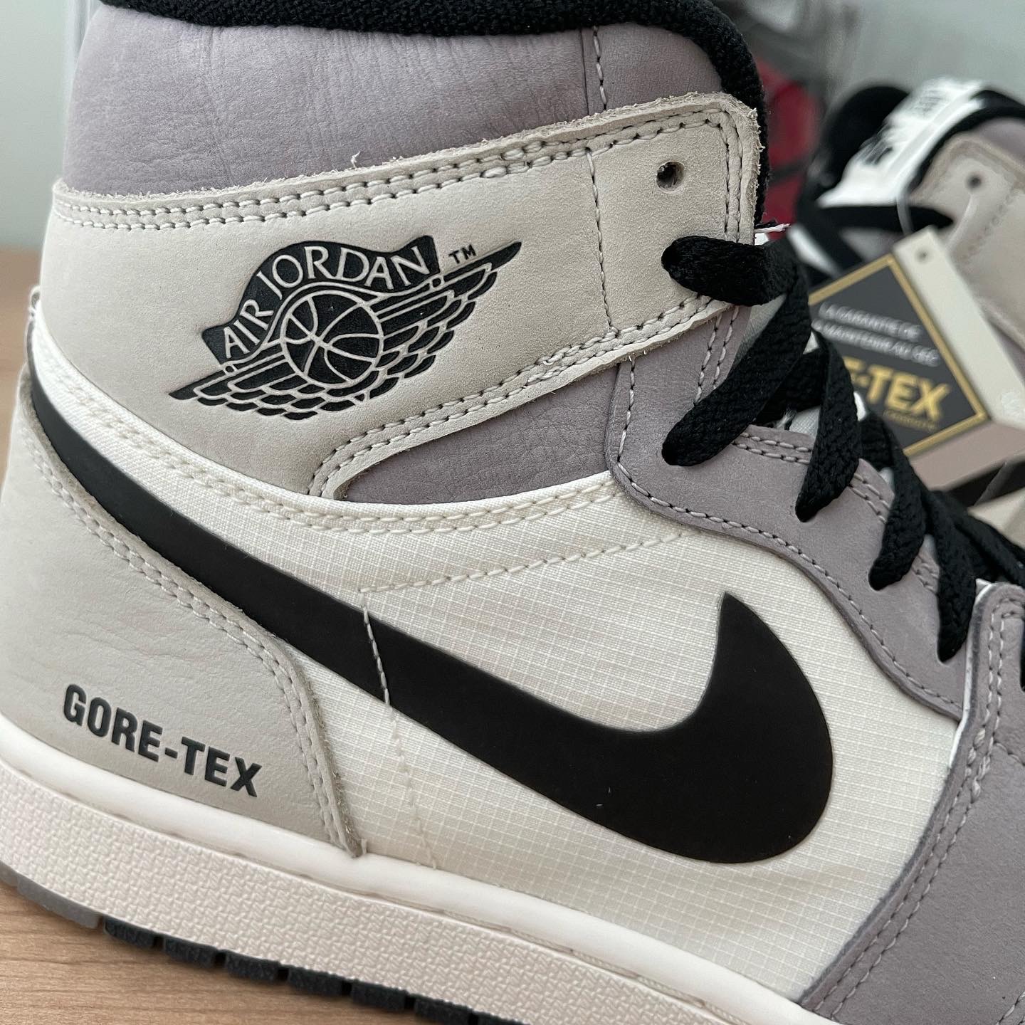 Jordan 1 Element Gore-Tex Sail 착용 스타일 - 3