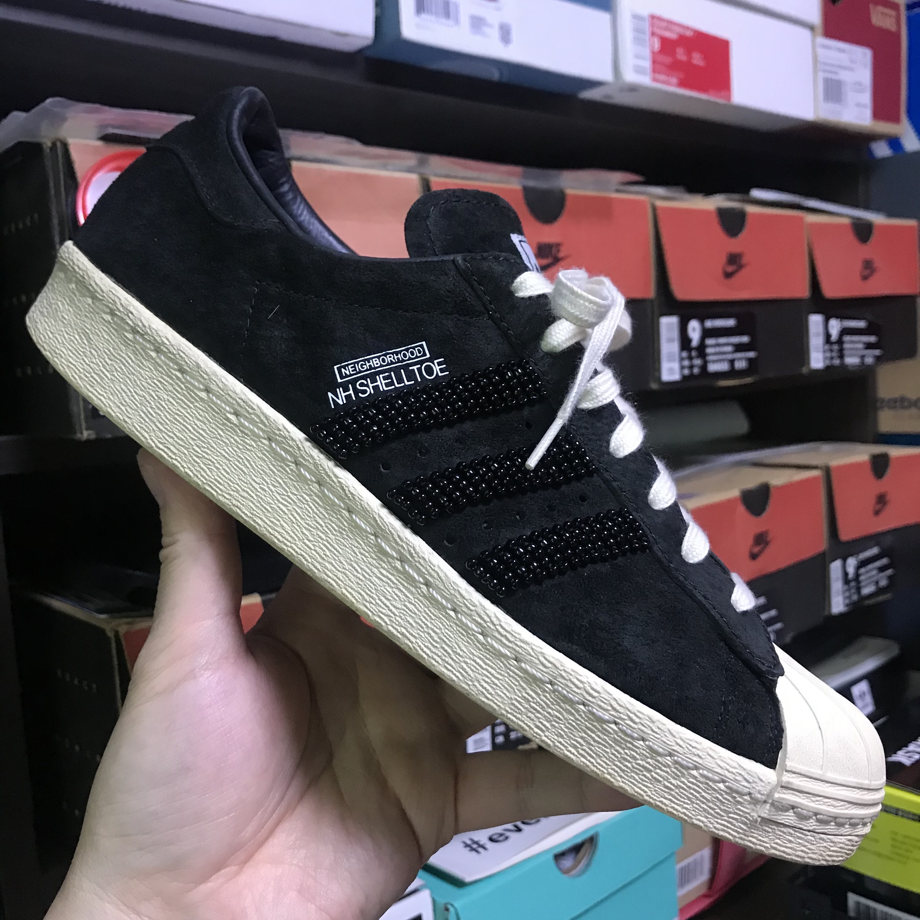 Adidas x Neighborhood Superstar Shelltoe Black 착용 스타일 - 2