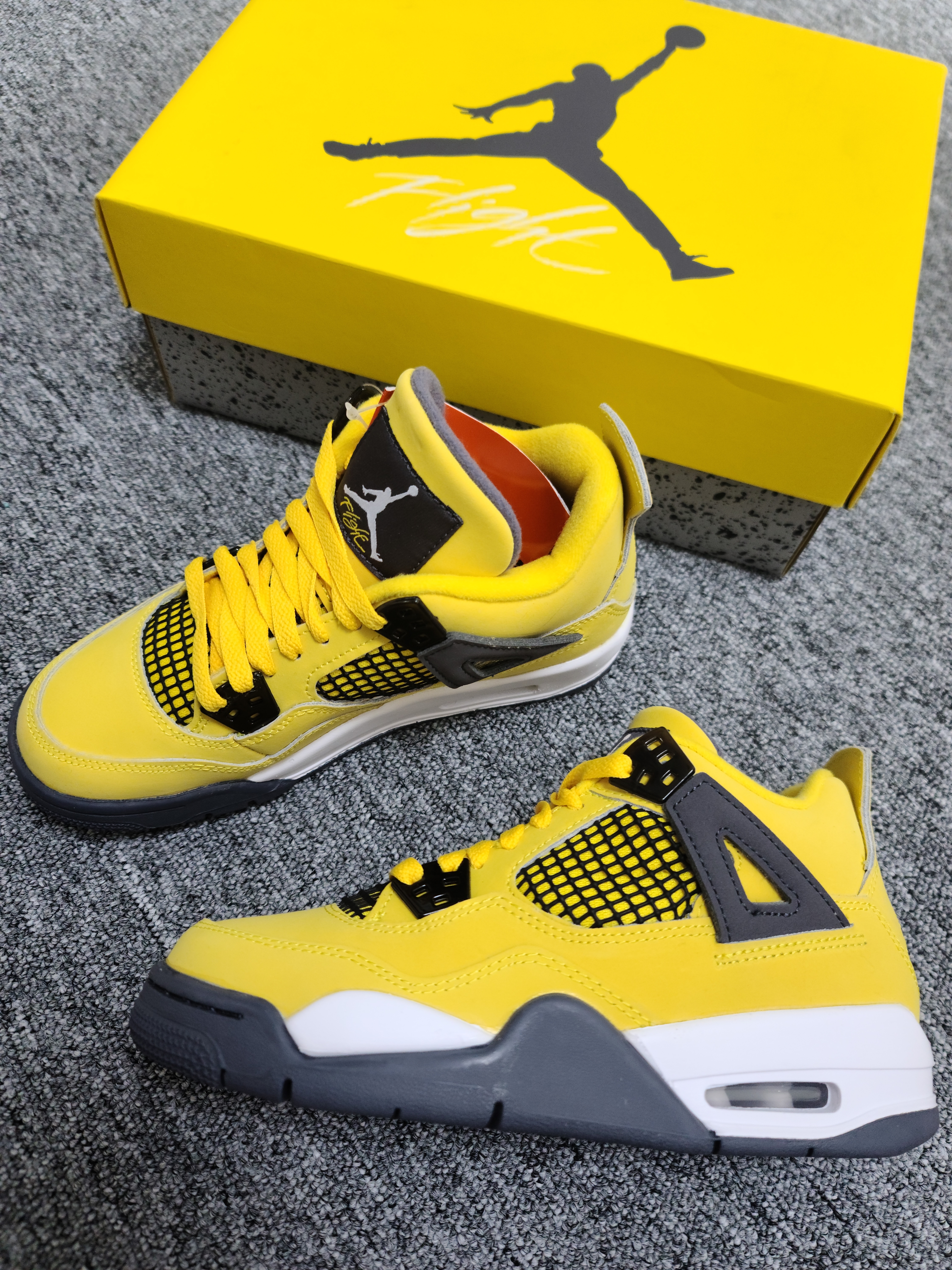 (GS) Jordan 4 Retro Tour Yellow 착용 스타일