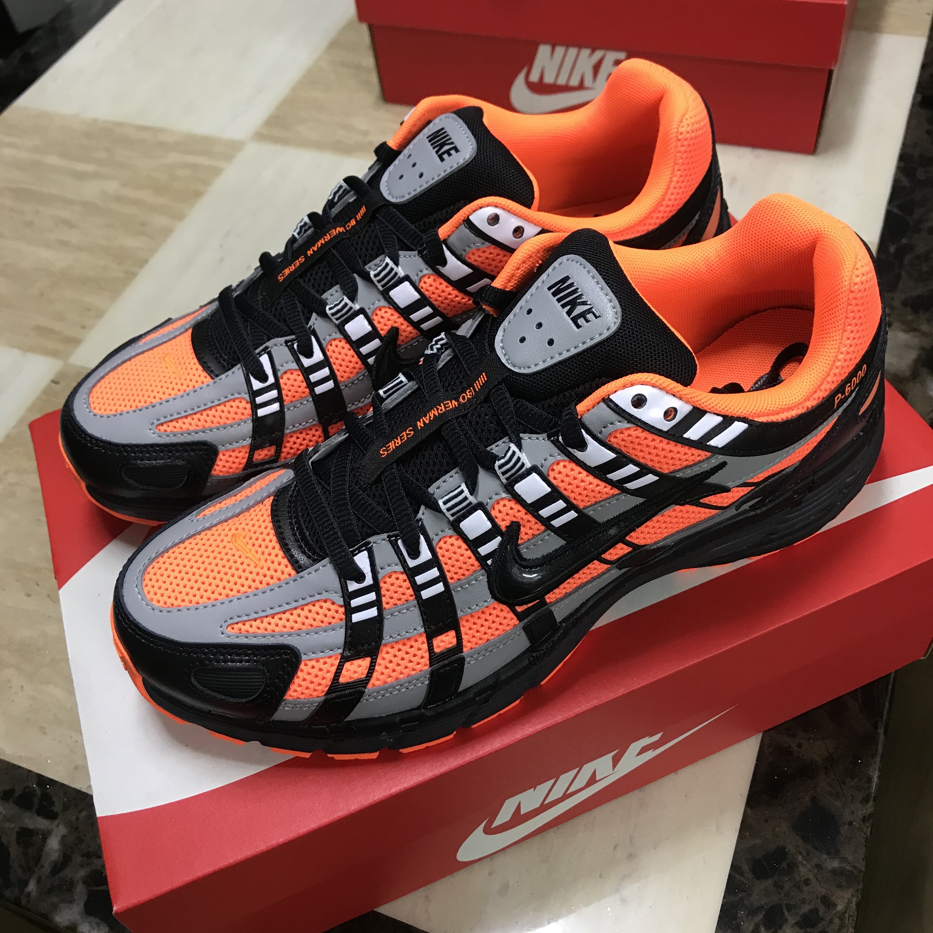 Nike P-6000 Total Orange Black 착용 스타일 - 2