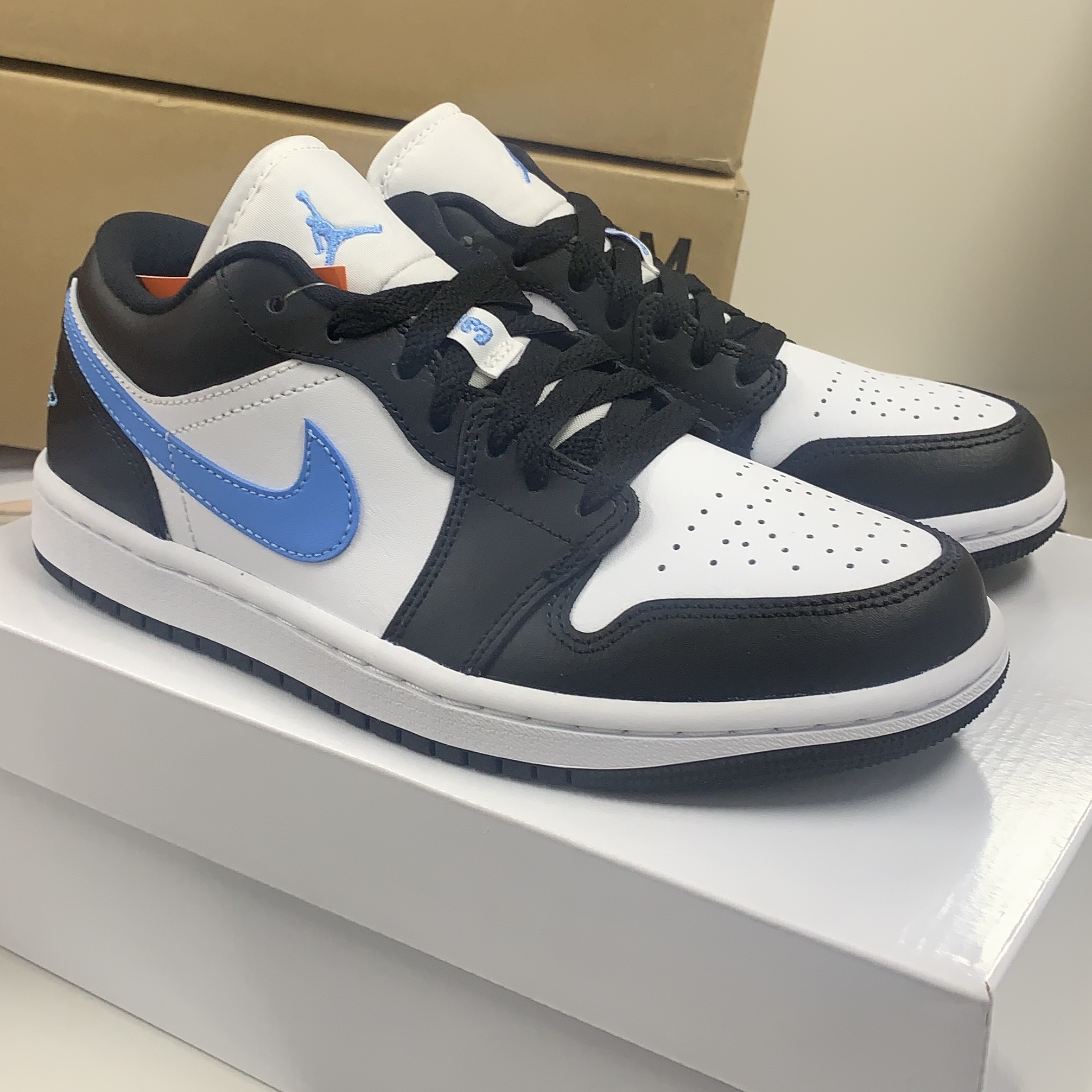 (W) Jordan 1 Low Black University Blue 착용 스타일