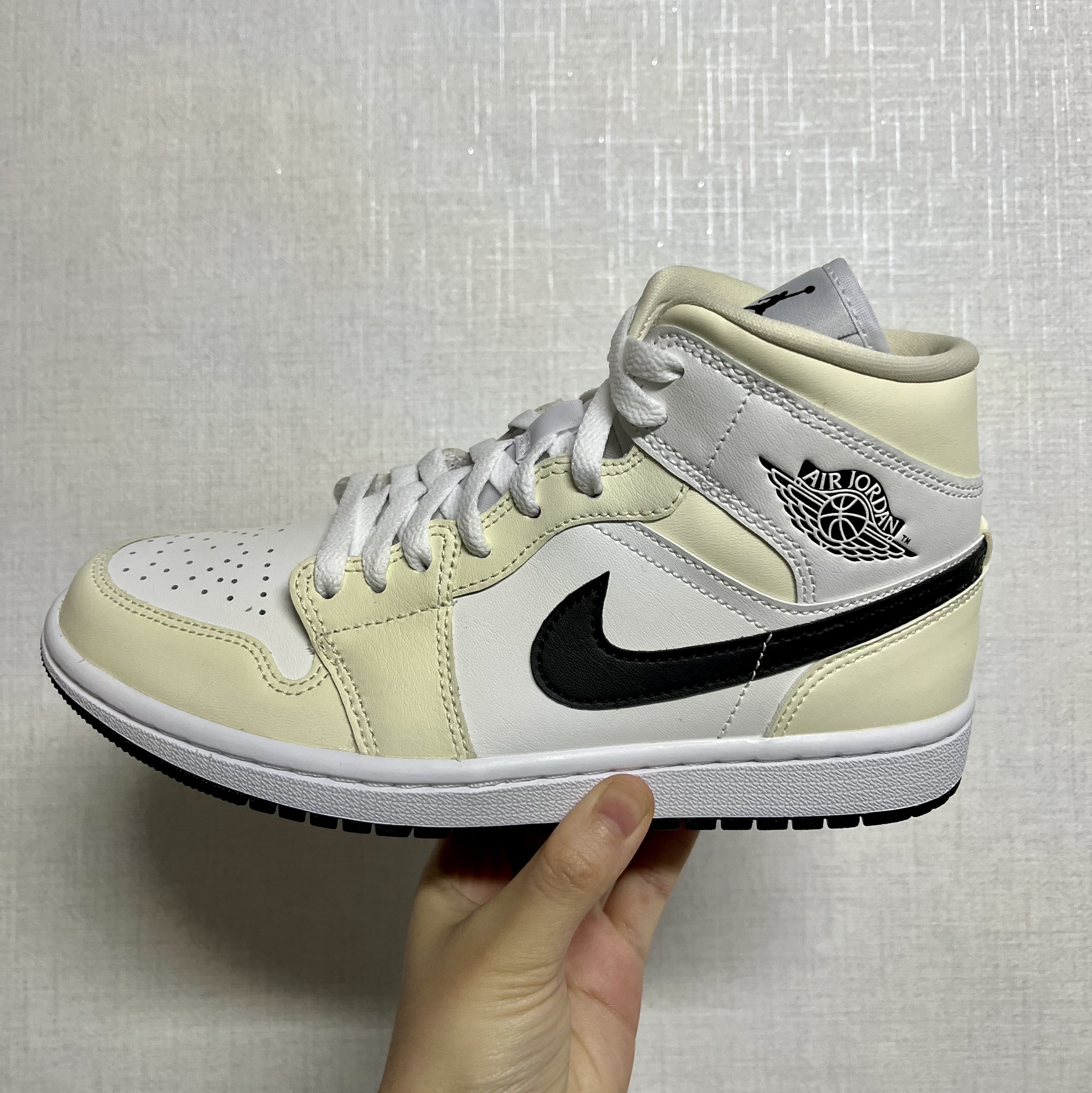 (W) Jordan 1 Mid Coconut Milk 착용 스타일