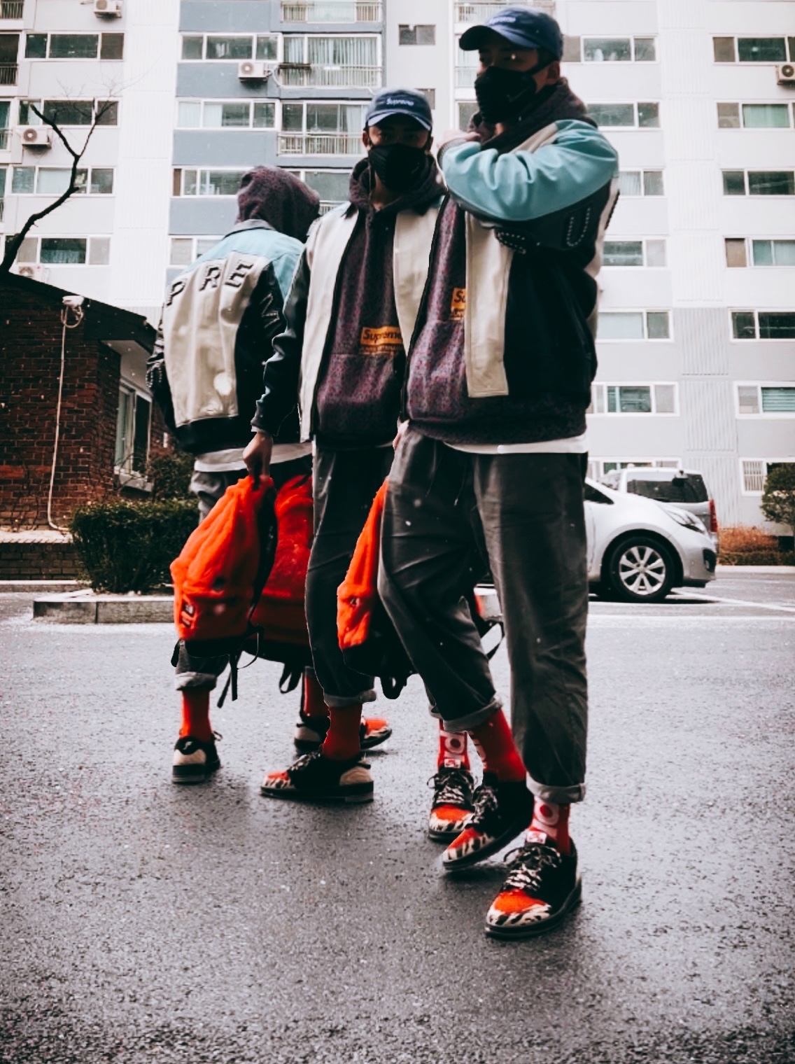 Supreme x Comme des Garcons Junya Watanabe Man Hooded Sweatshirt Black Flowers - 21FW, Supreme x The North Face Faux Fur Backpack Red - 20FW ์ฐฉ์ฉ ์คํ์ผ - 4