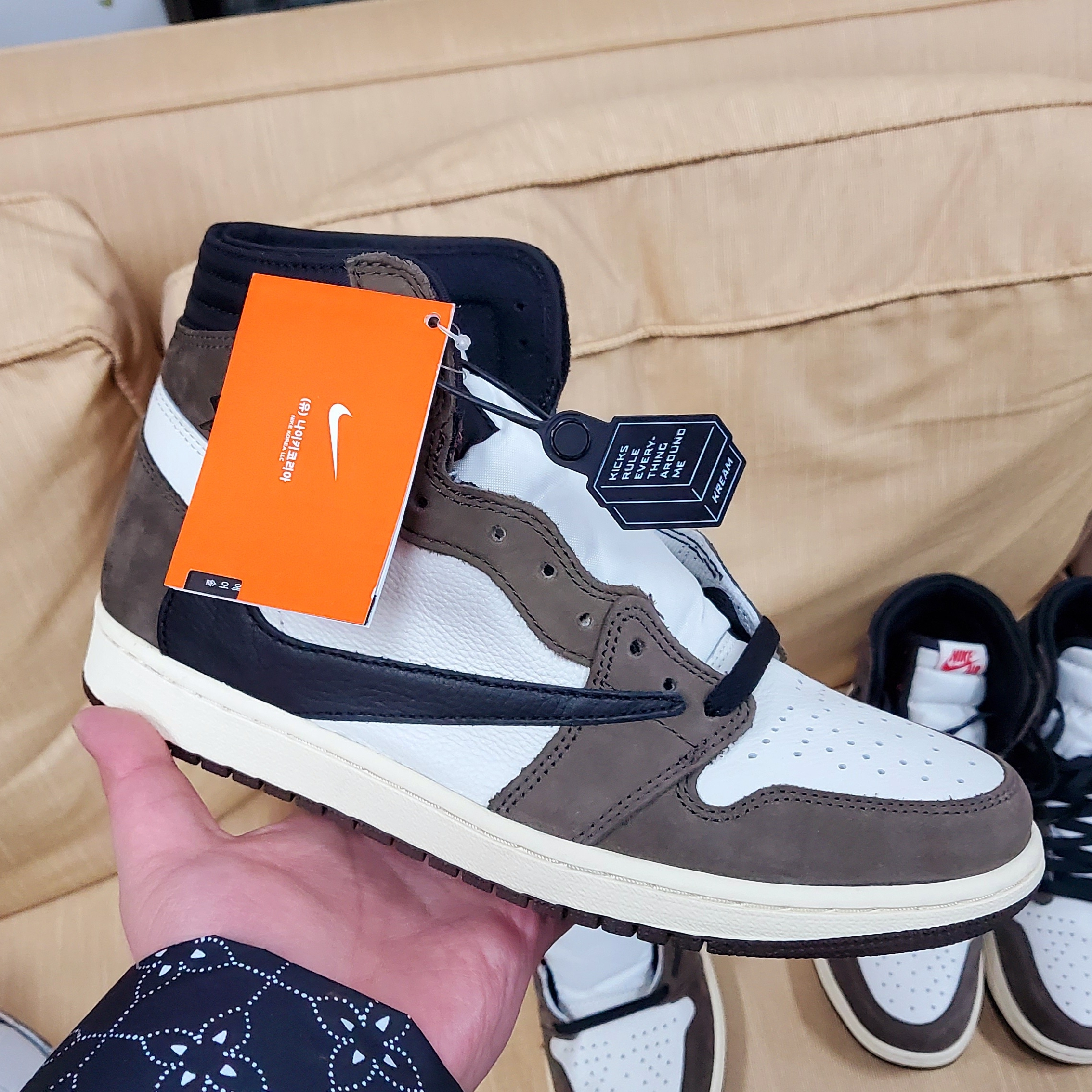 Jordan 1 x Travis Scott x Fragment Retro Low OG SP Military Blue, Jordan 1 x Travis Scott Retro Low OG SP Mocha 착용 스타일 - 4