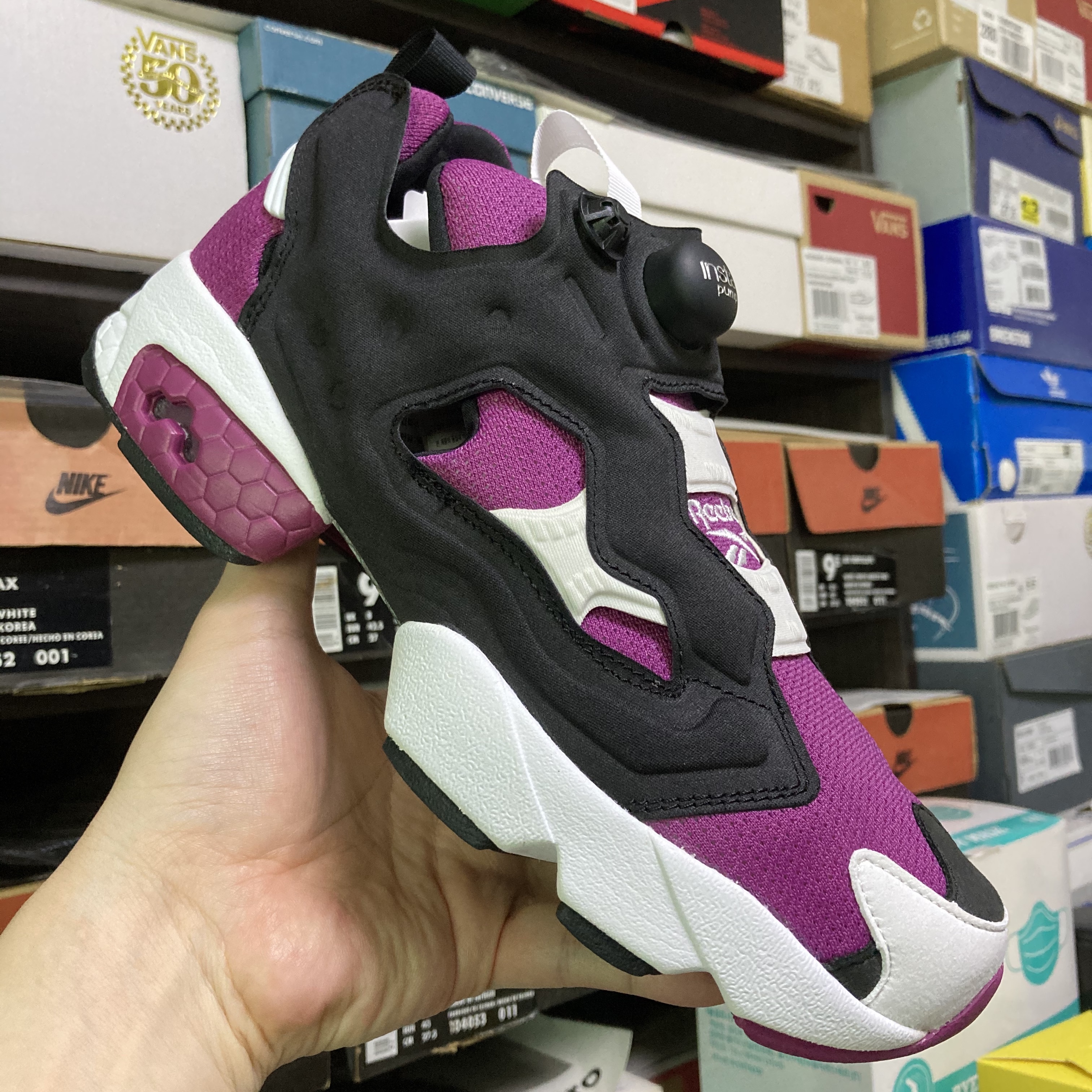 Reebok Instapump Fury OG Brazen Berry 착용 스타일 - 1