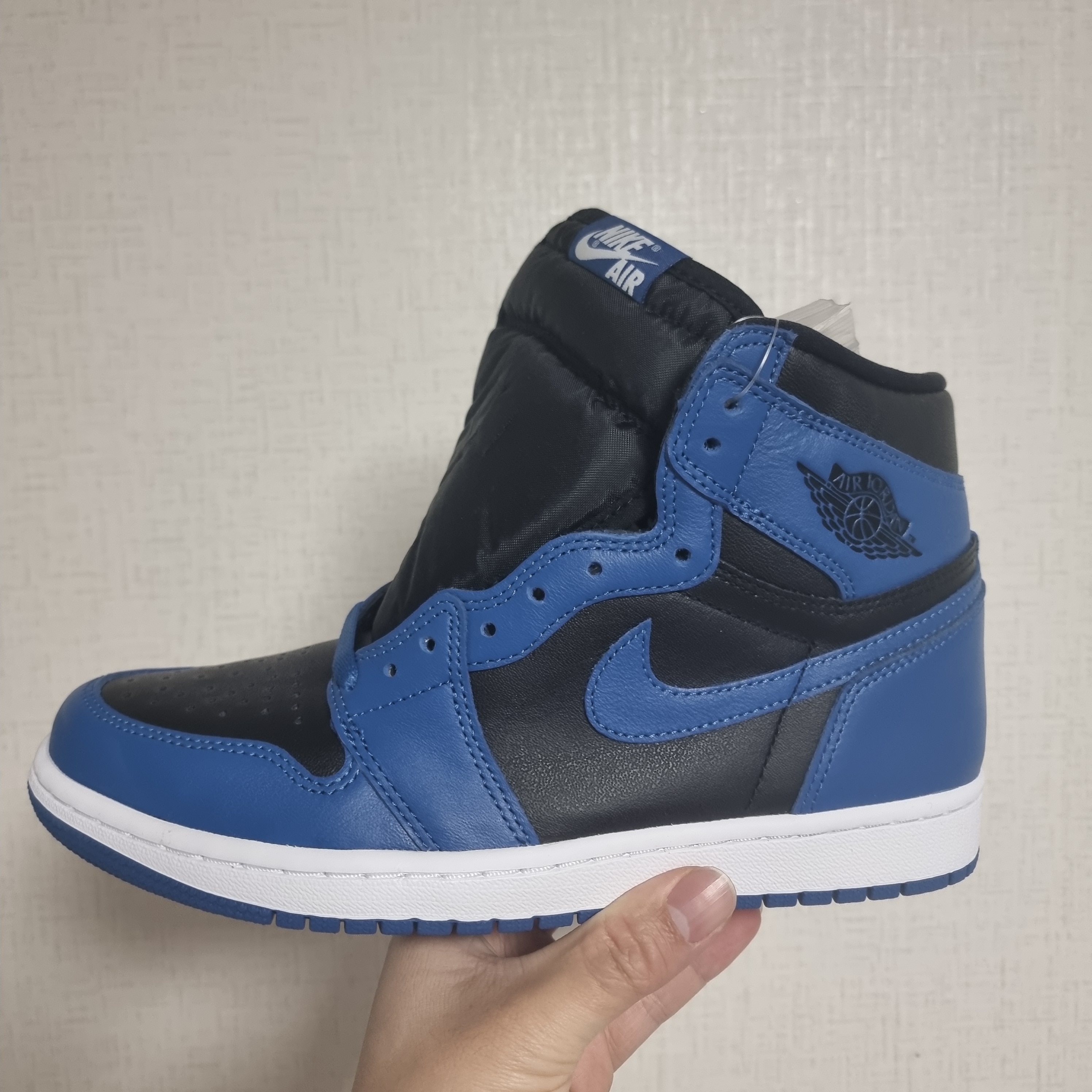 Jordan 1 Retro High OG Dark Marina Blue 착용 스타일 - 1