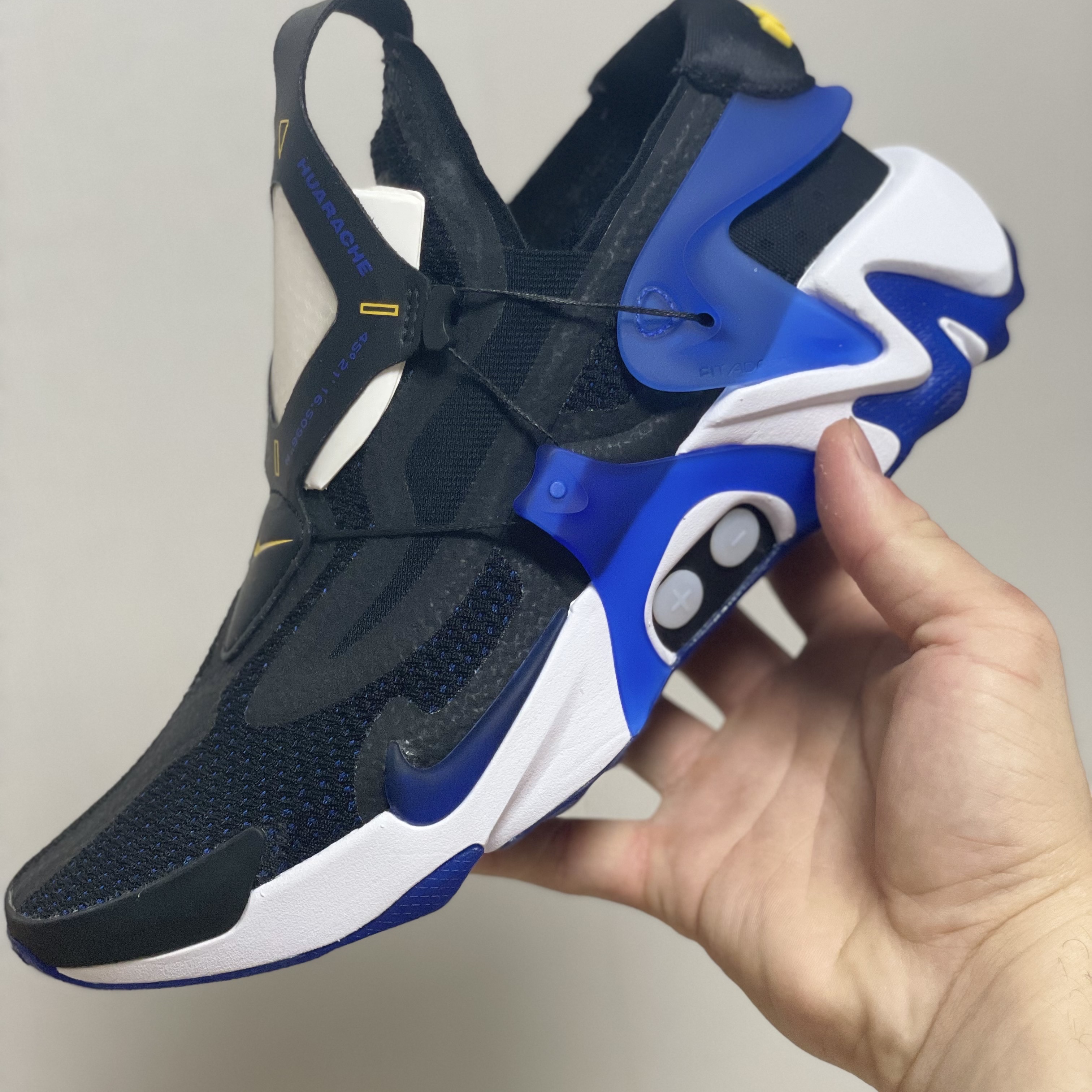Nike Adapt Huarache Black Racer Blue (KR Charger) 착용 스타일