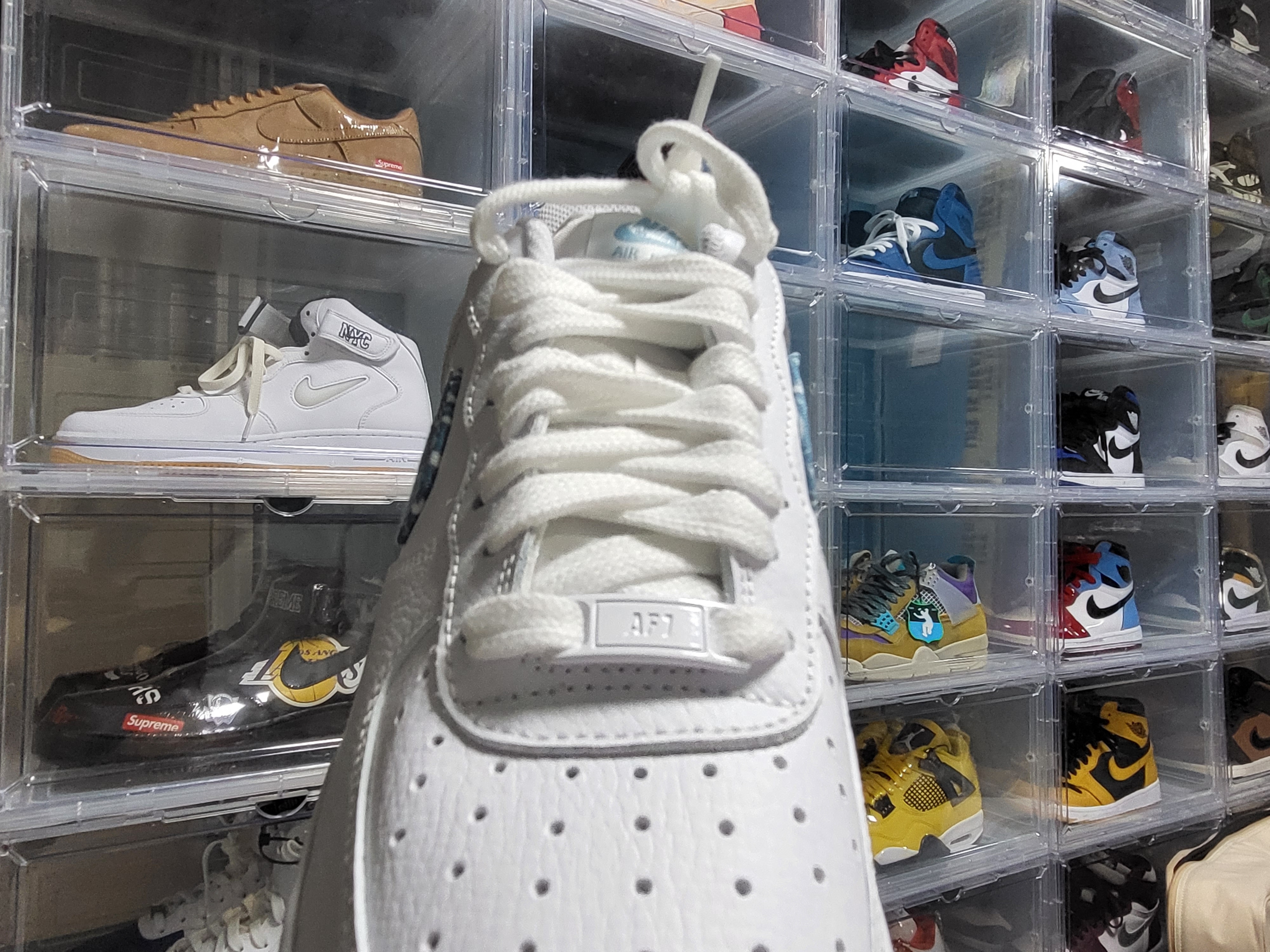 (W) Nike Air Force 1 '07 Essential Paisley Swoosh White Worn Blue 착용 스타일 - 3