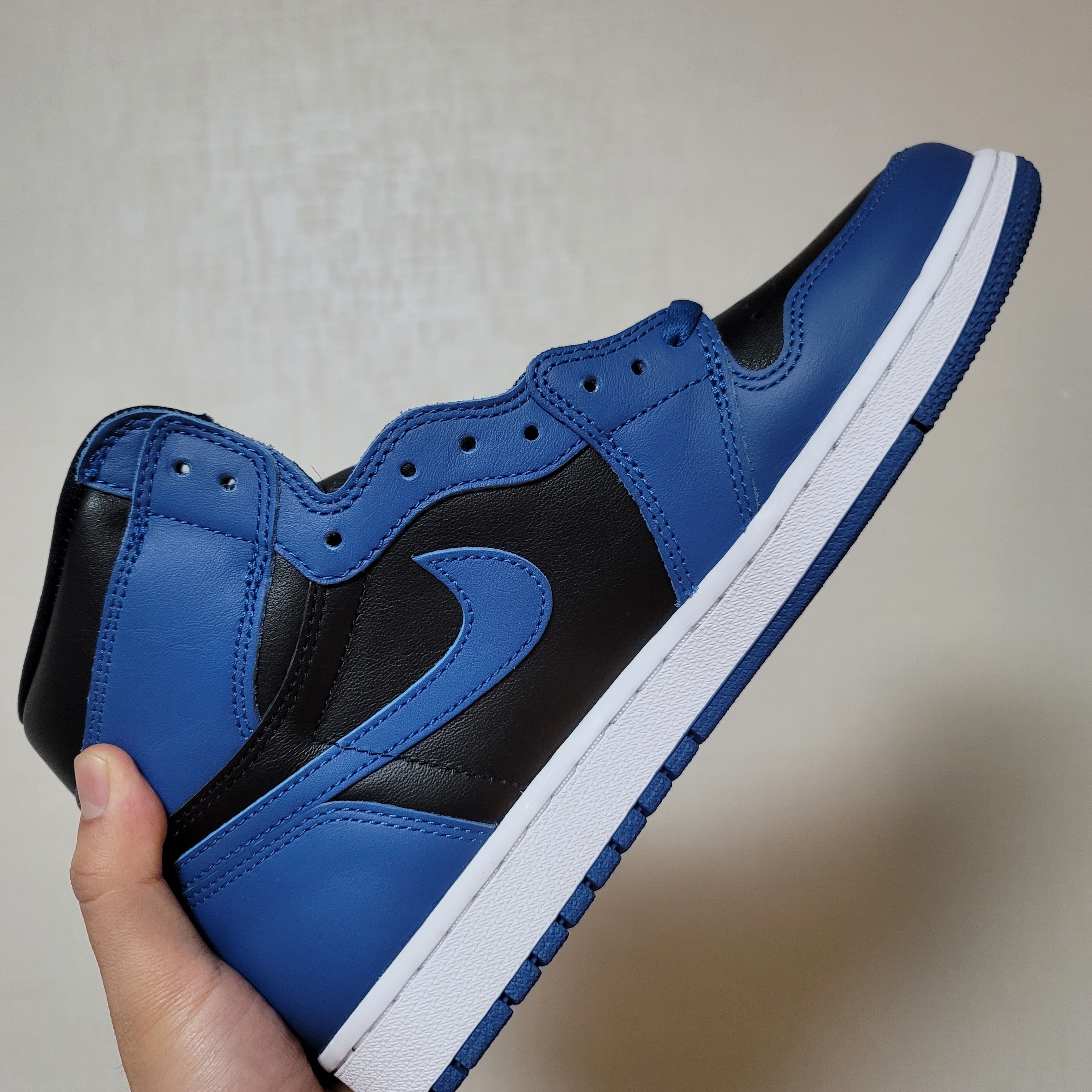 Jordan 1 Retro High OG Dark Marina Blue 착용 스타일