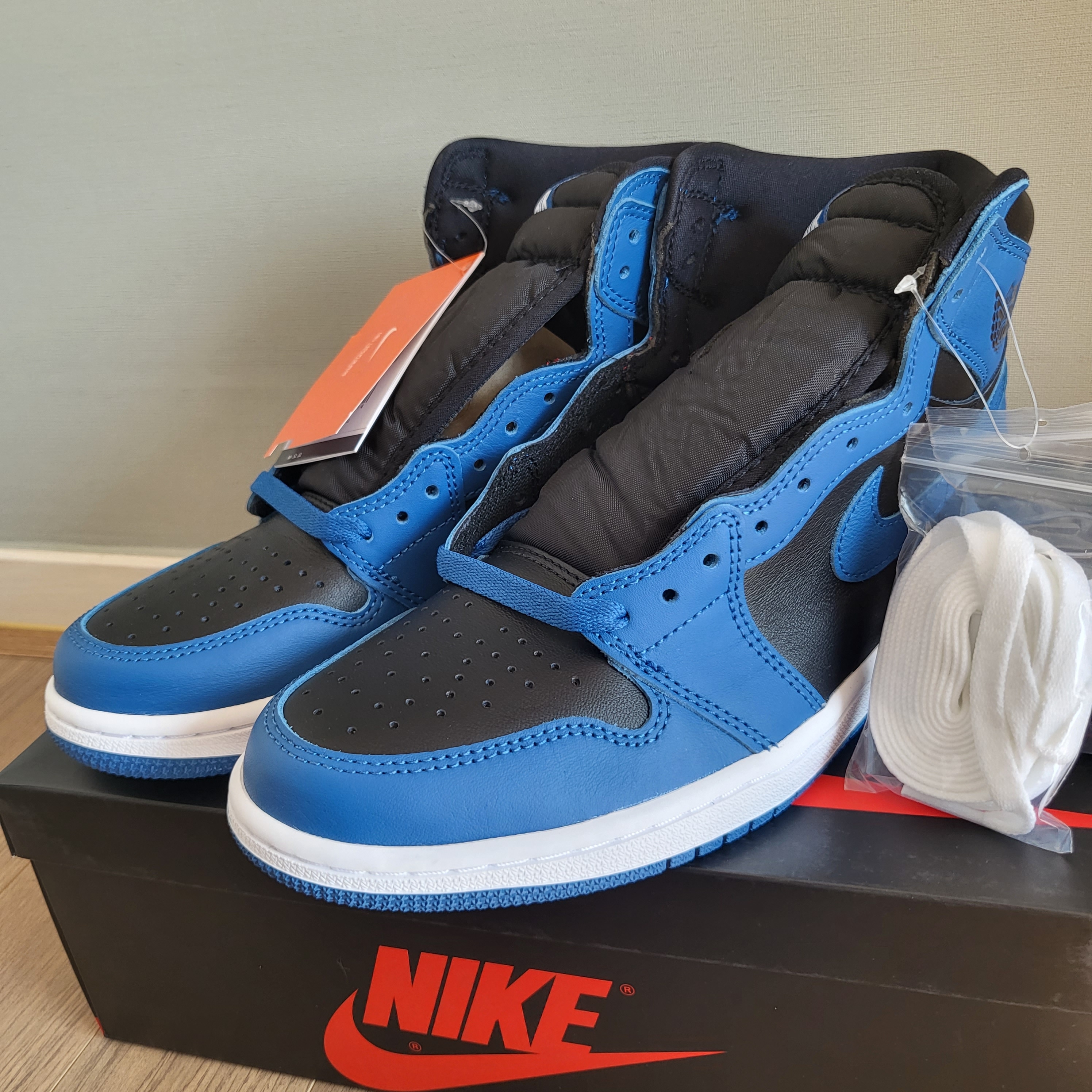 Jordan 1 Retro High OG Dark Marina Blue 착용 스타일 - 2