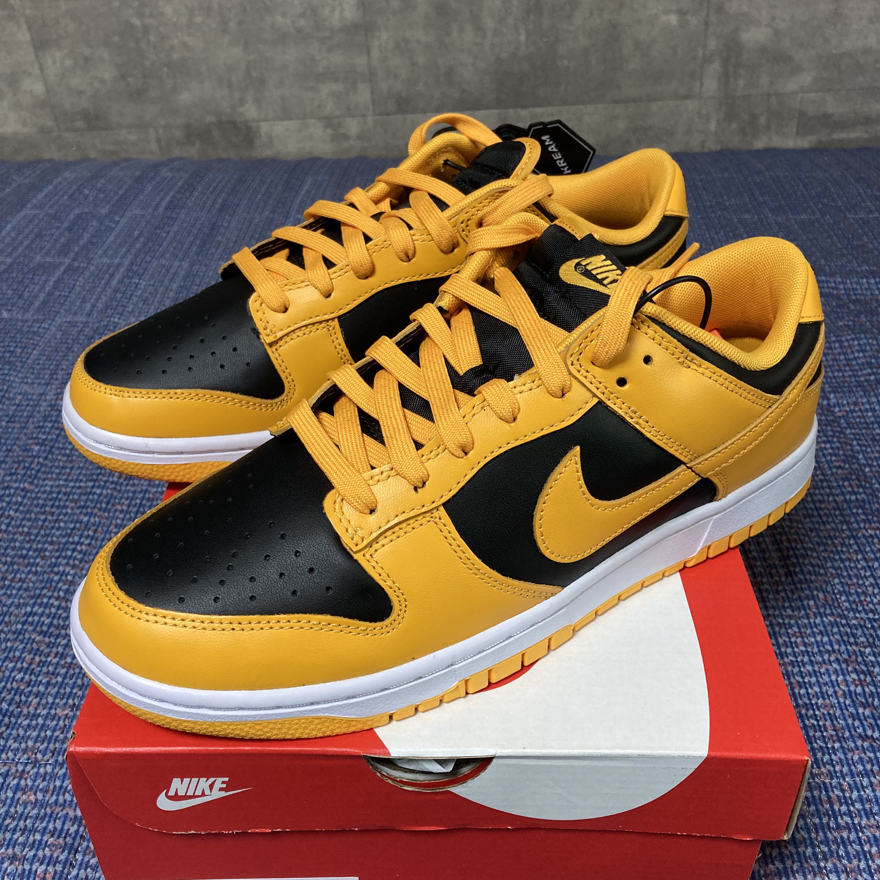 Nike Dunk Low Retro Championship Goldenrod 착용 스타일 - 2