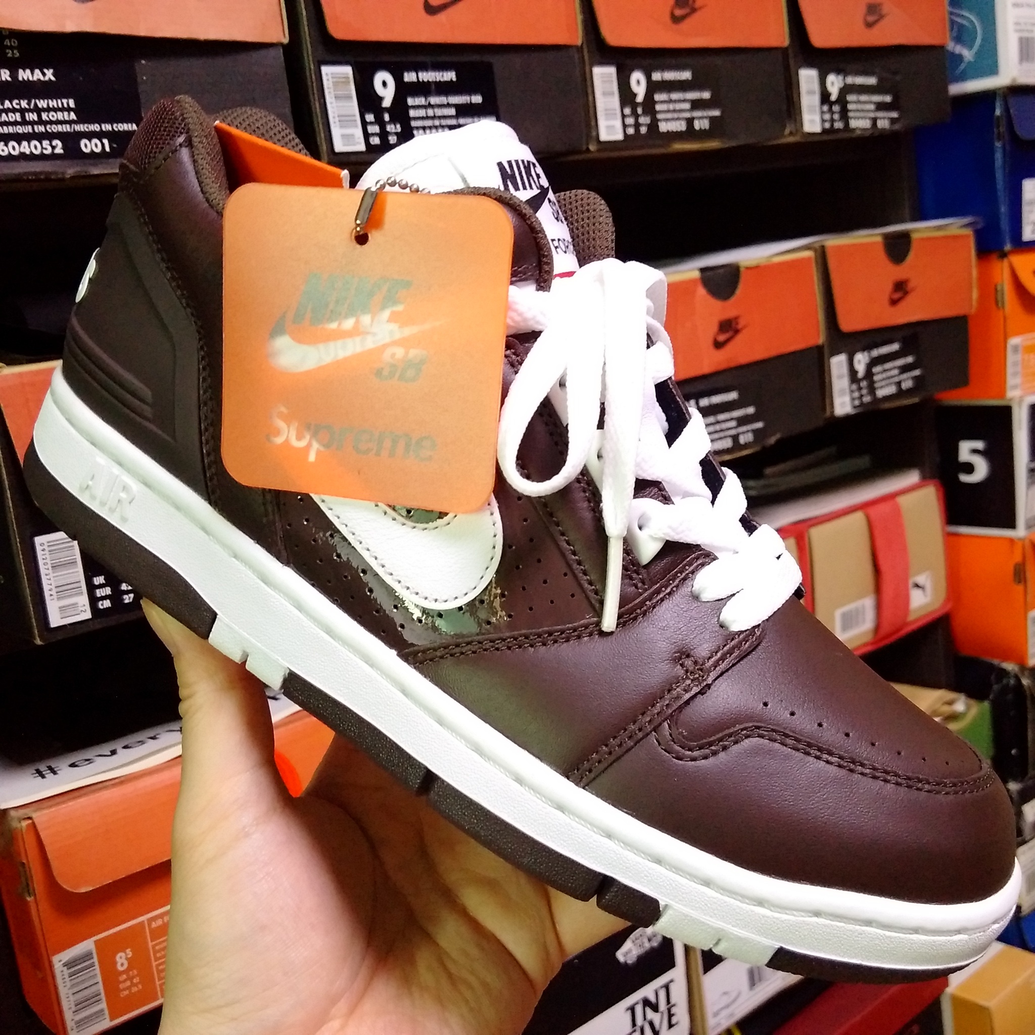 Nike x Supreme SB Air Force 2 Low Brown 착용 스타일 - 1