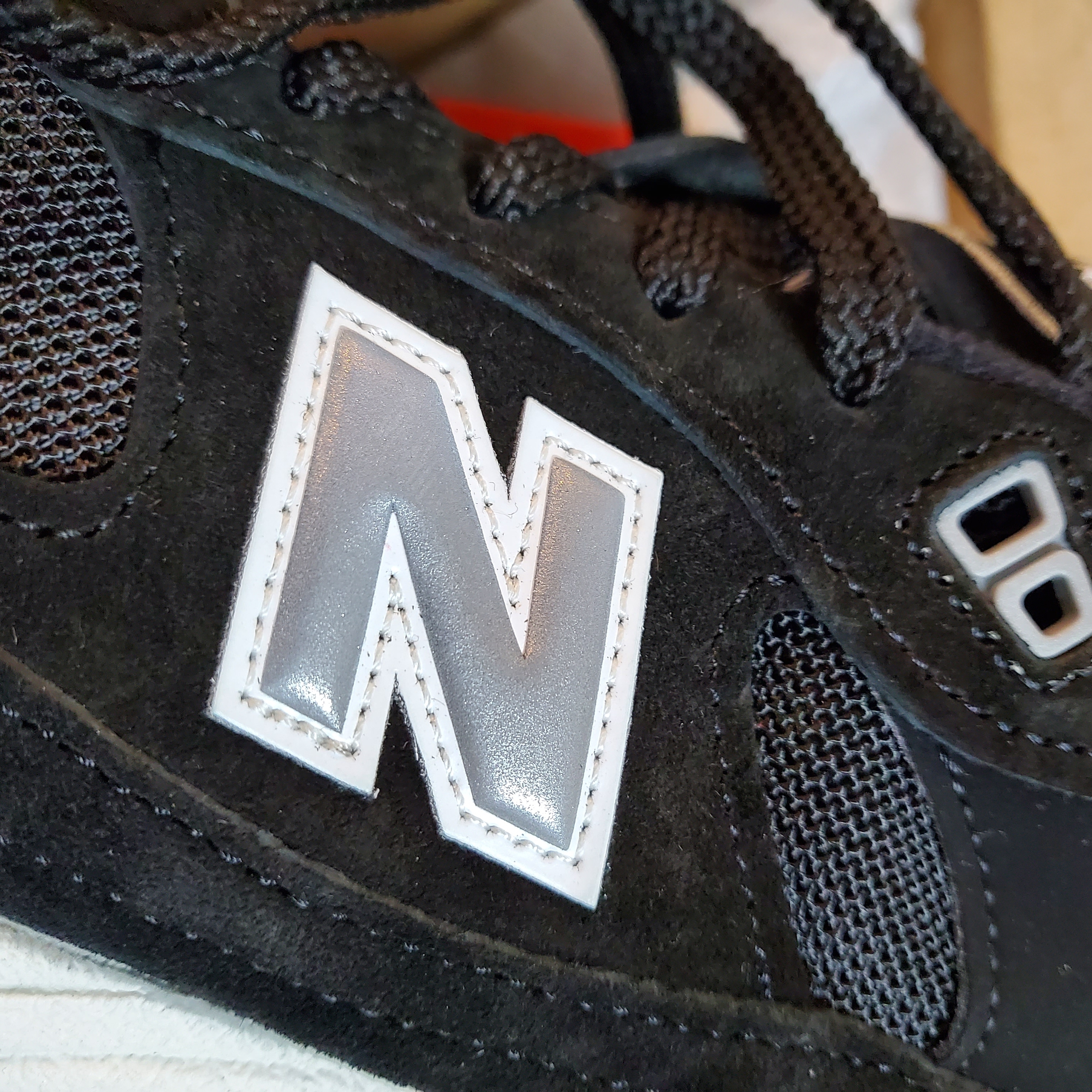 New Balance 991 Made in UK Black Silver 착용 스타일 - 3