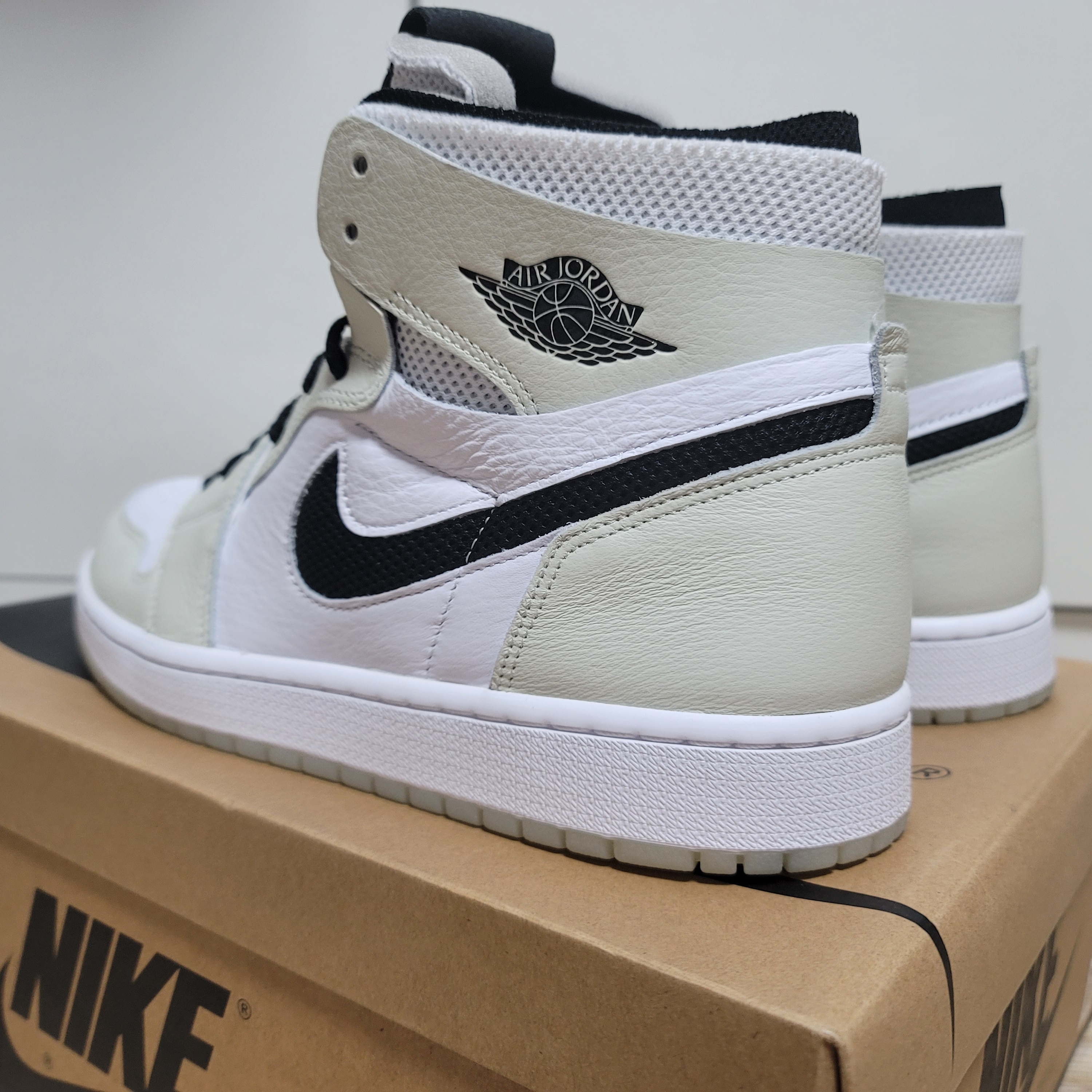 (W) Jordan 1 Zoom Air CMFT Light Bone 착용 스타일 - 2