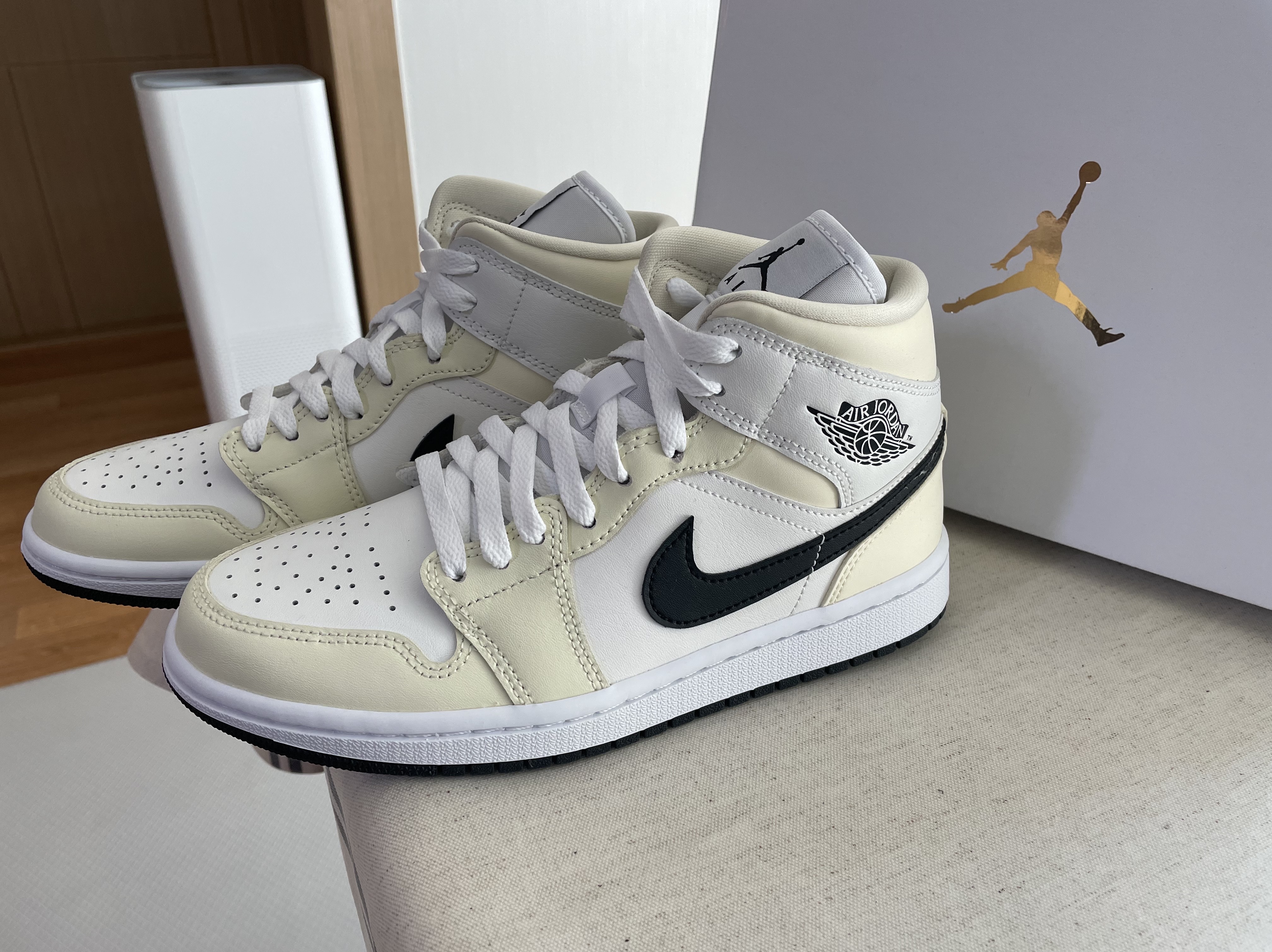 (W) Jordan 1 Mid Coconut Milk 착용 스타일
