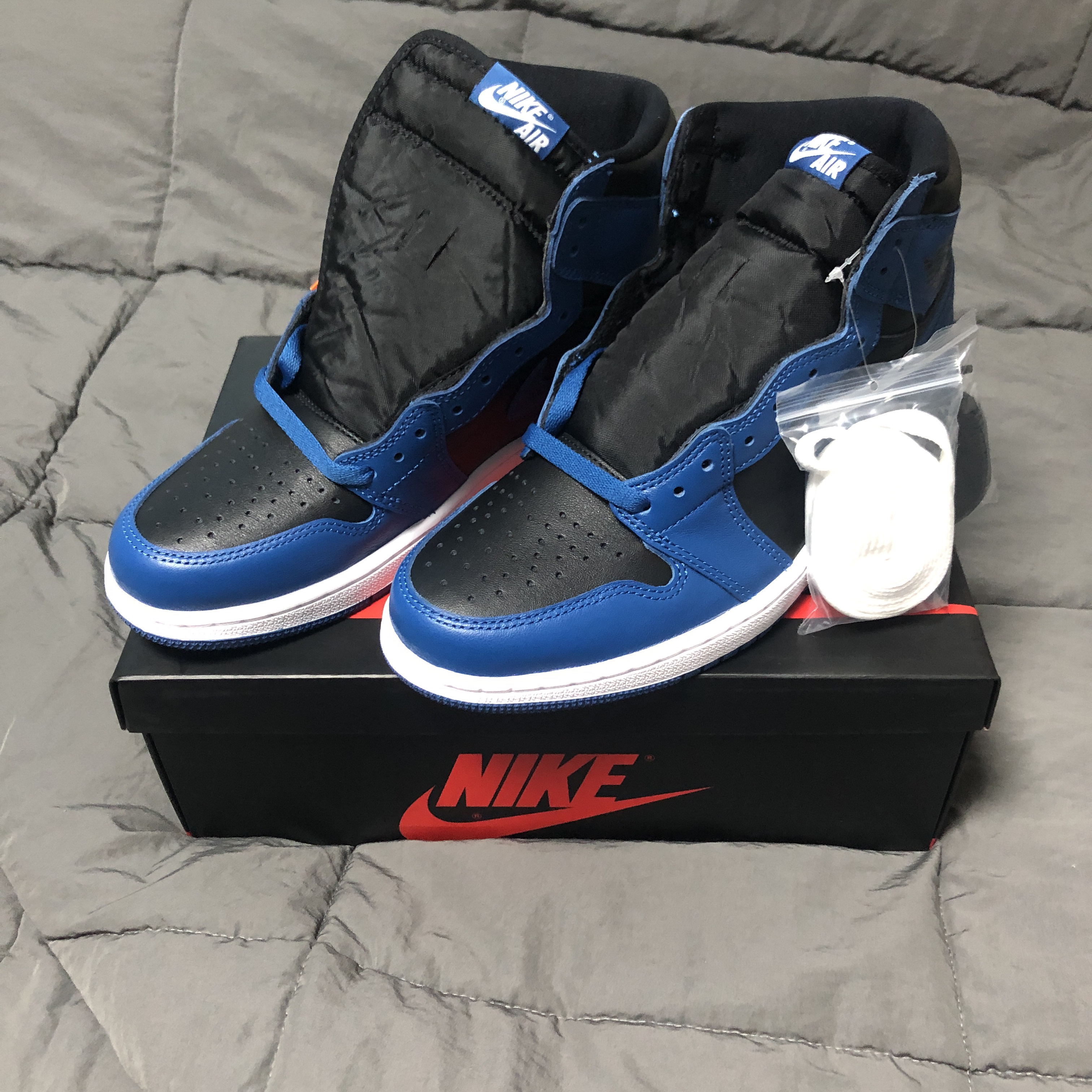 Jordan 1 Retro High OG Dark Marina Blue 착용 스타일 - 2