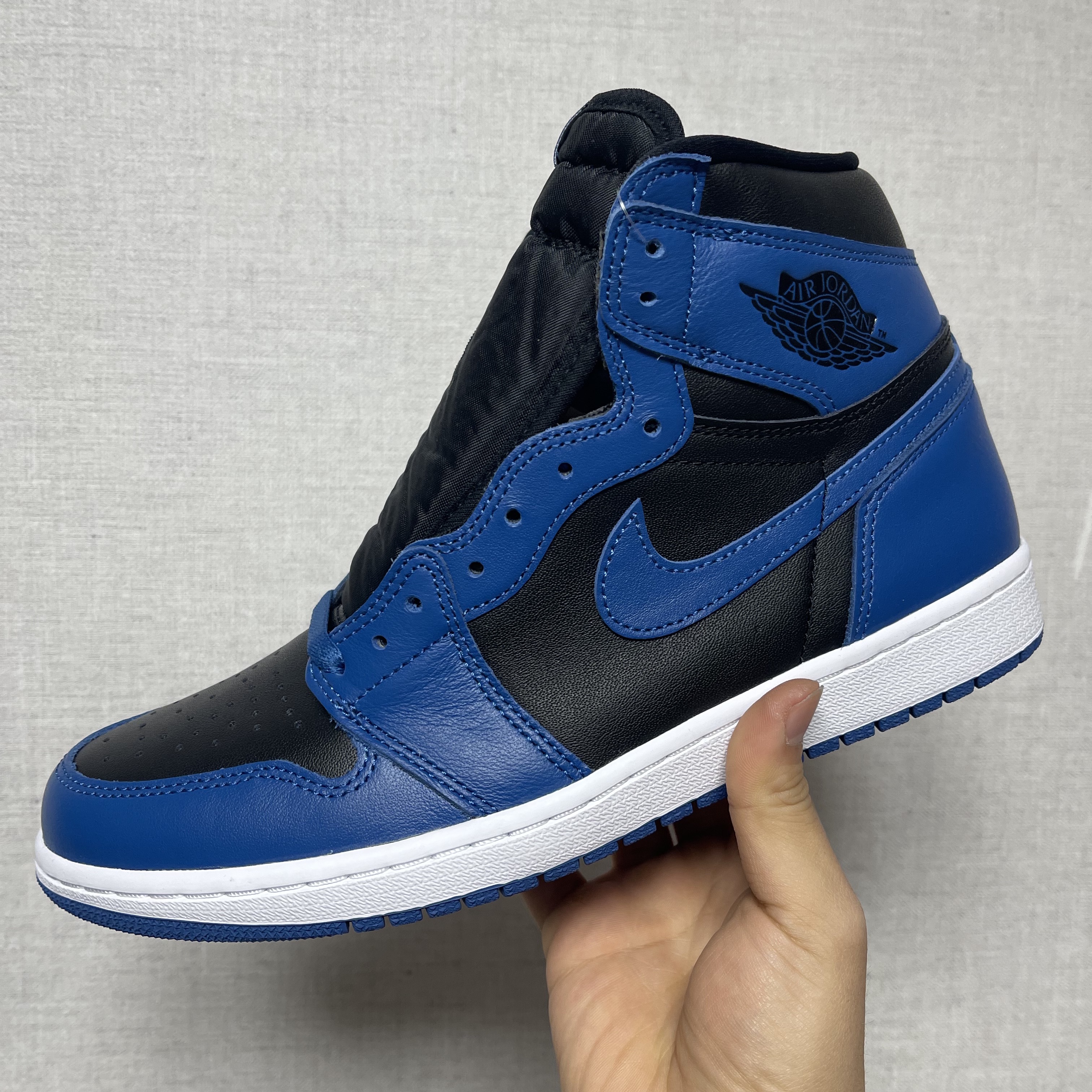 Jordan 1 Retro High OG Dark Marina Blue 착용 스타일