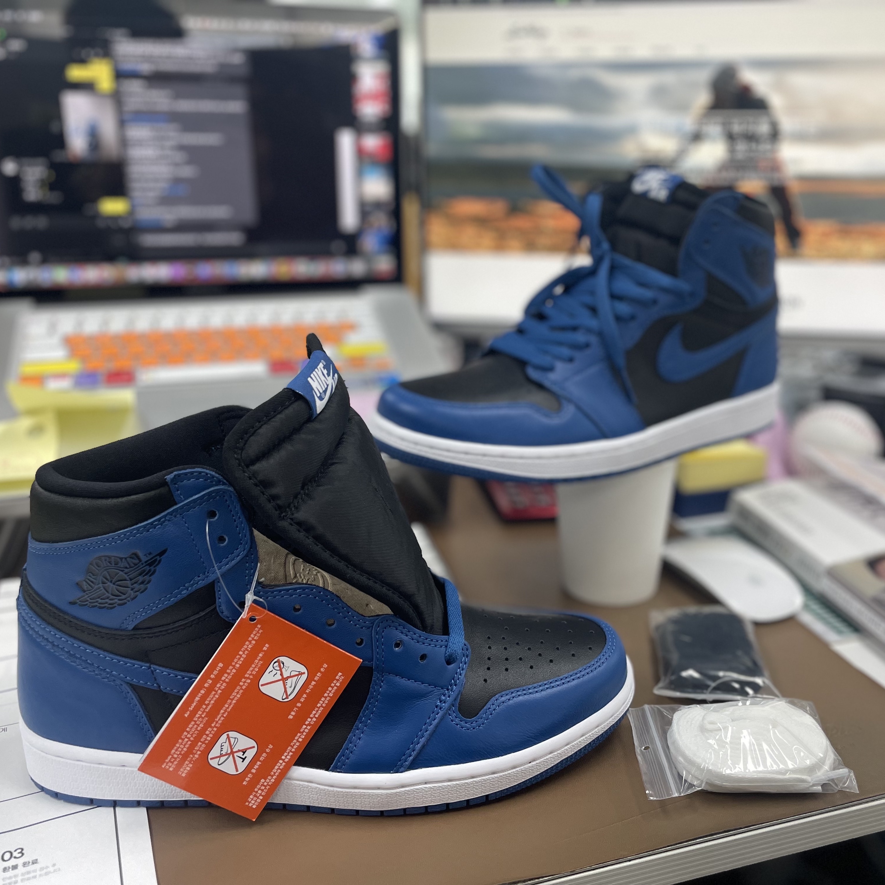Jordan 1 Retro High OG Dark Marina Blue 착용 스타일 - 4