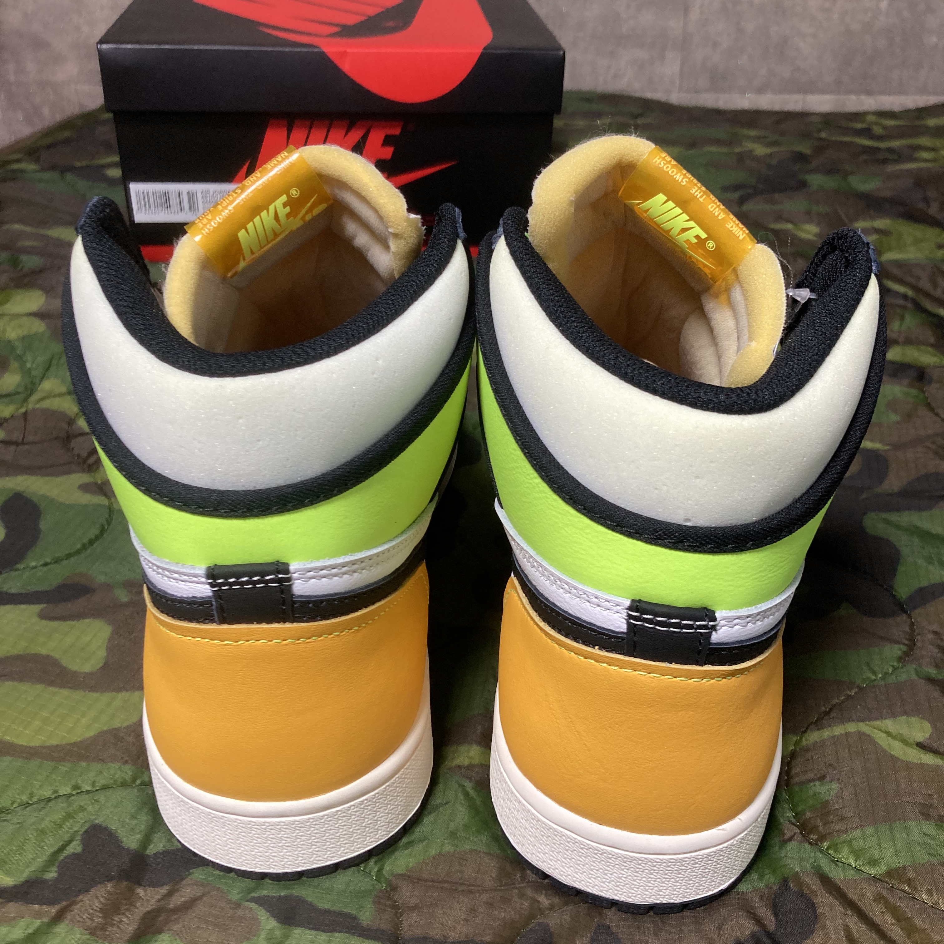 Jordan 1 Retro High OG Volt Gold 착용 스타일 - 4