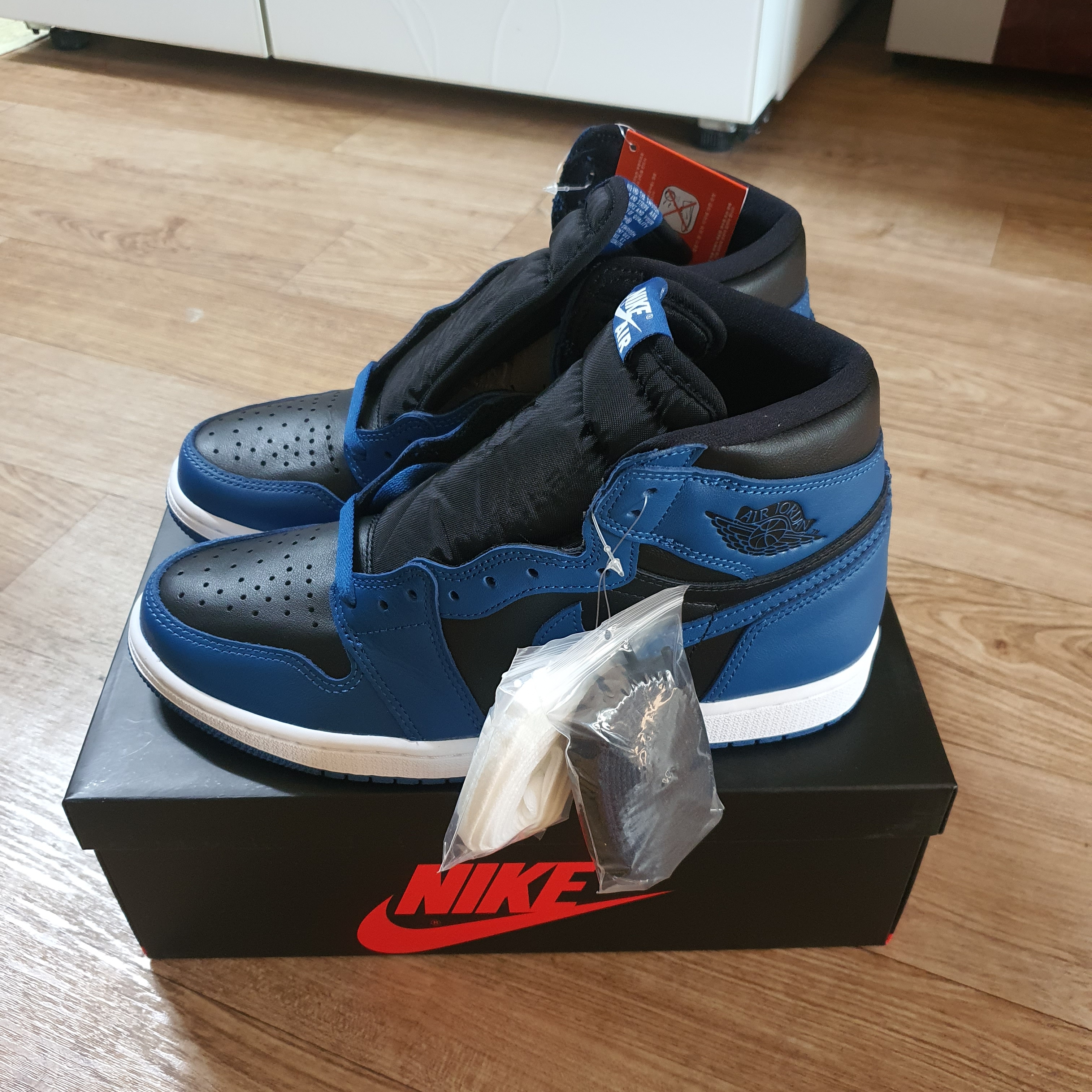 Jordan 1 Retro High OG Dark Marina Blue 착용 스타일 - 5