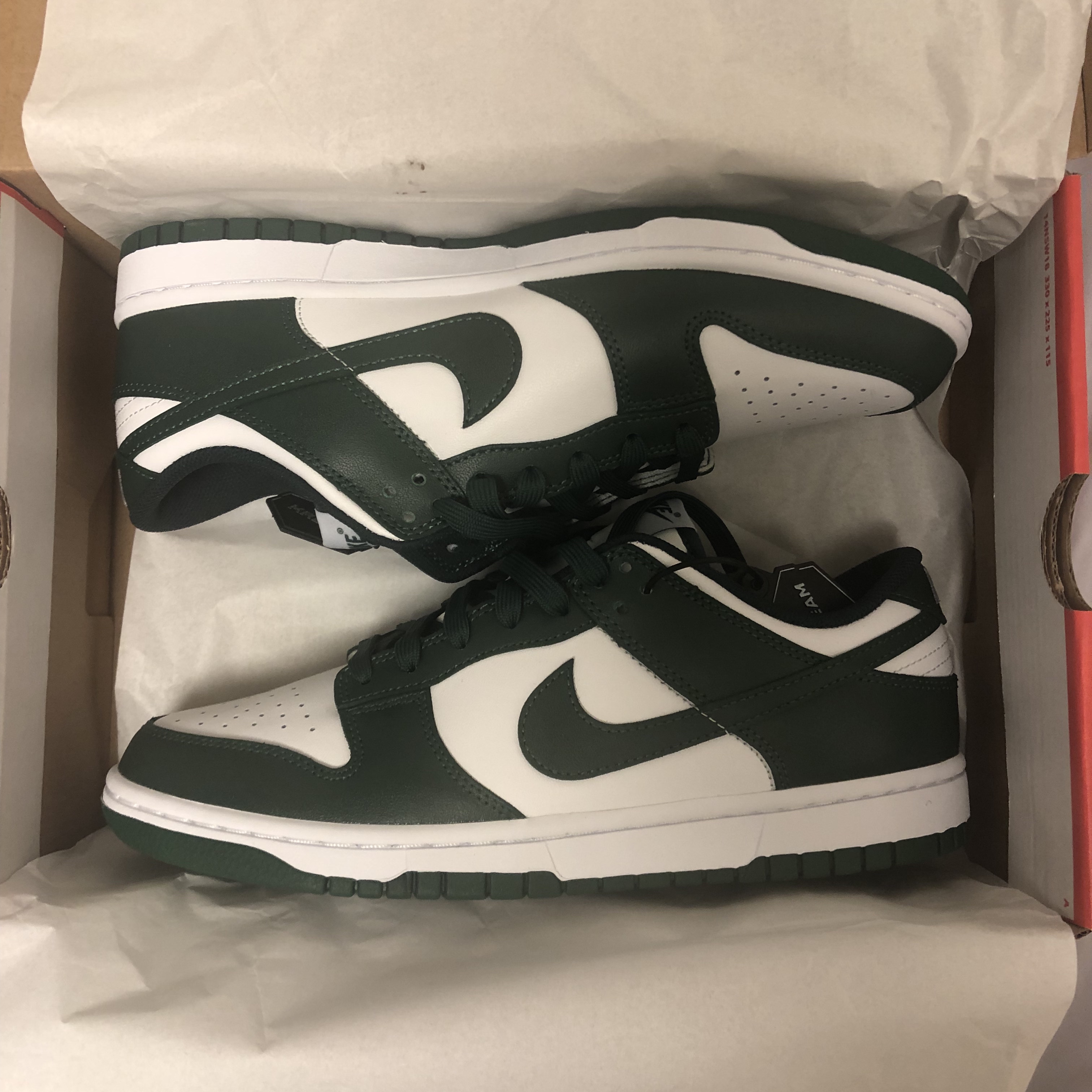Nike Dunk Low Retro Varsity Green 착용 스타일