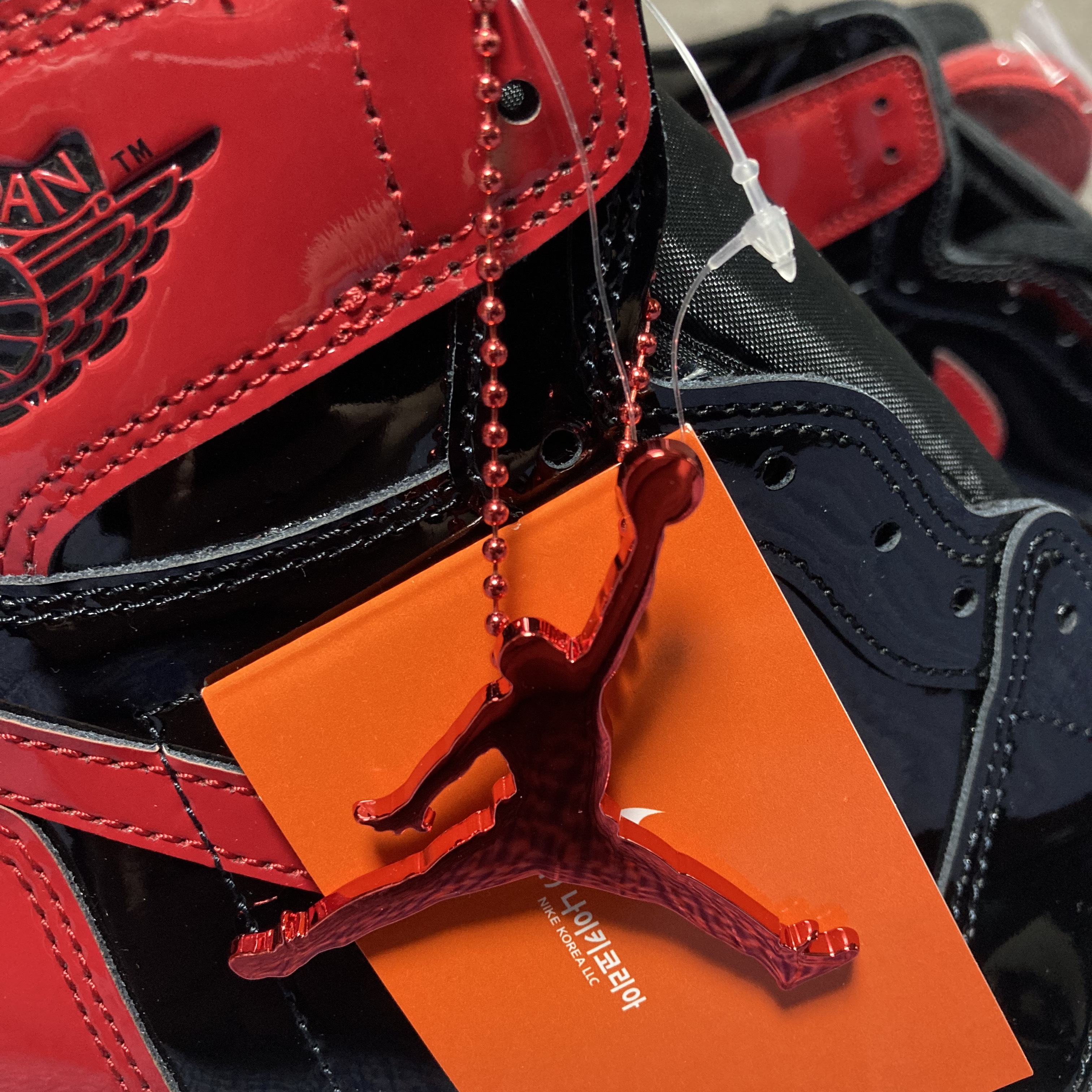 Jordan 1 Retro High OG Patent Bred 착용 스타일 - 3