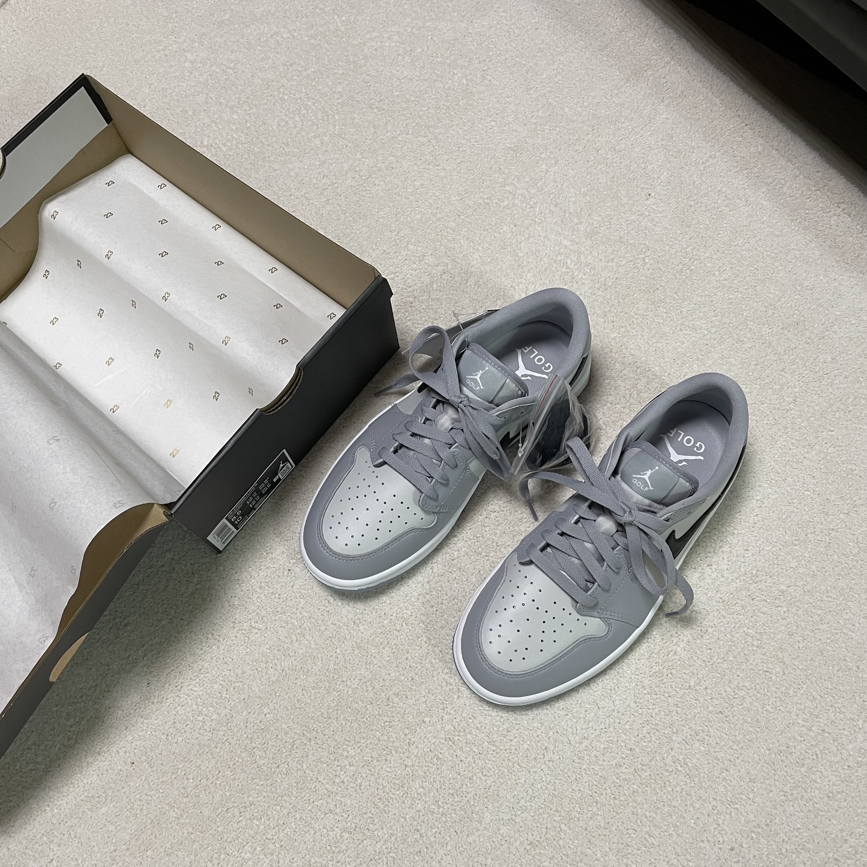 Jordan 1 Low Golf Wolf Grey 착용 스타일 - 2